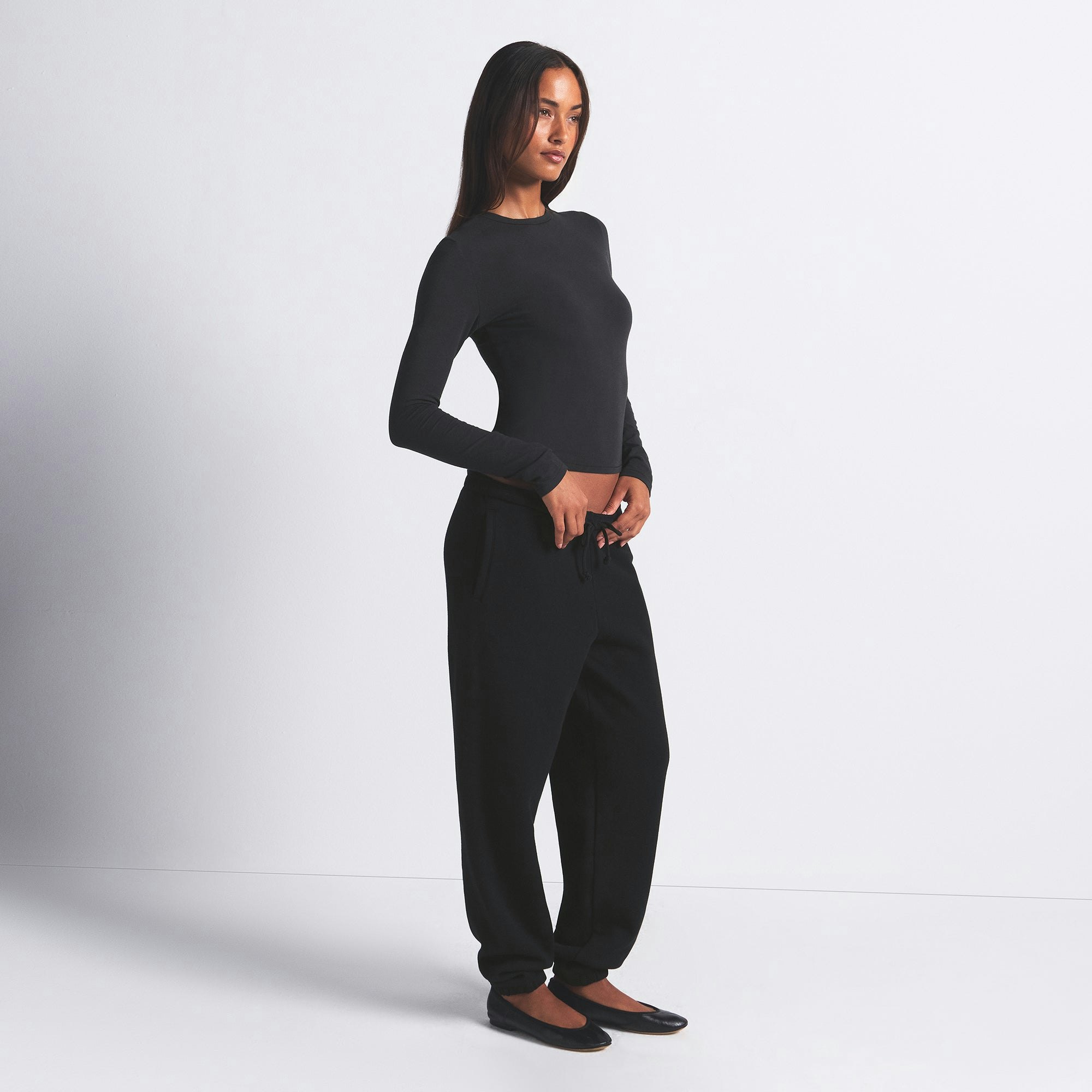 COTTON FLEECE CLASSIC JOGGER | ONYX ON A MODEL FRONT VIEW @ | FOCUS: 0.0, 1.0, 0.9