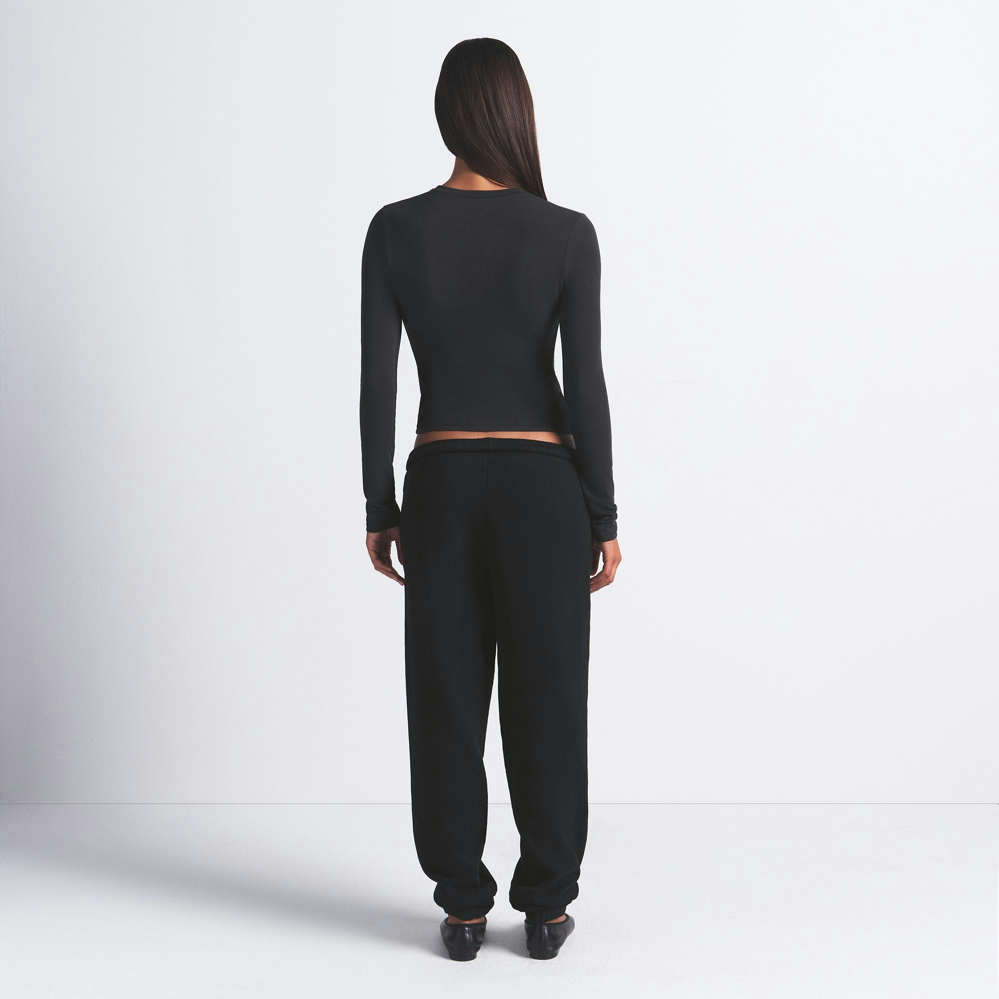 COTTON FLEECE CLASSIC JOGGER | ONYX ON A MODEL FRONT VIEW @ | FOCUS: 0.0, 1.0, 0.9