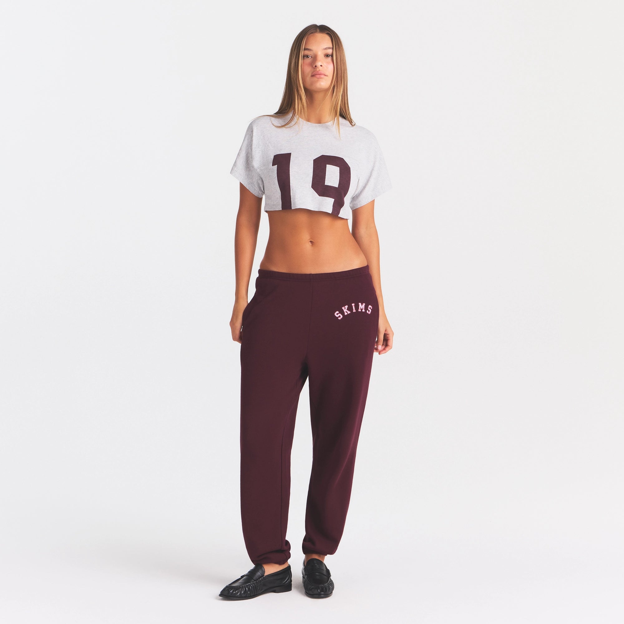 COTTON FLEECE CLASSIC JOGGER | CURRANT ARCHED SKIMS PLAID ON A MODEL FRONT VIEW @ | FOCUS: 0.0, 1.0, 0.9