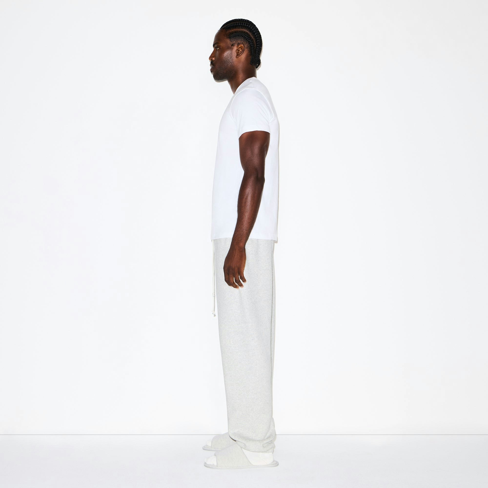 FLEECE LOUNGE MENS RELAXED JOGGER | LIGHT HEATHER GREY ON A MODEL FRONT VIEW @ | FOCUS: 0.0, 1.0, 0.9