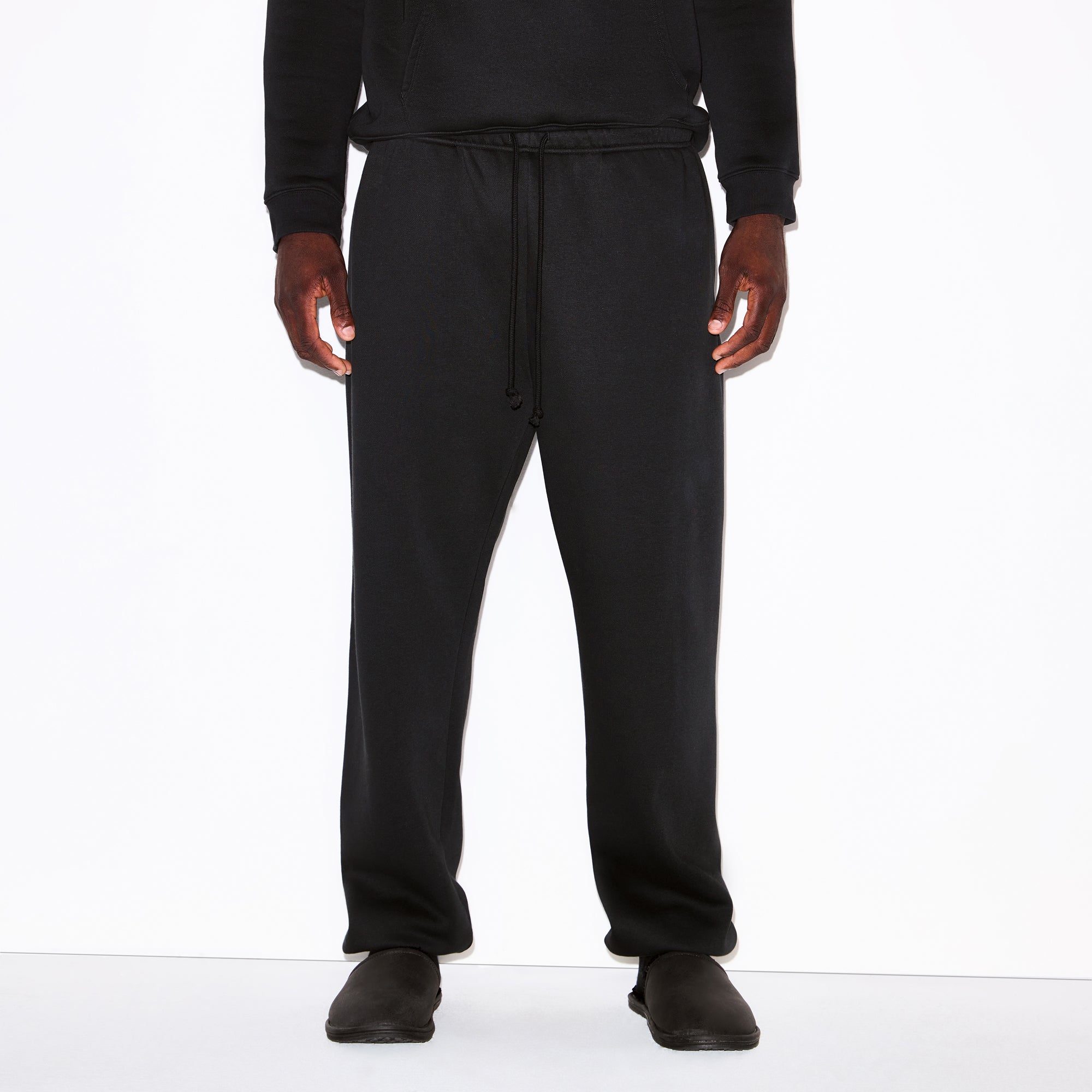 FLEECE LOUNGE MENS RELAXED JOGGER | WASHED ONYX ON A MODEL SIDE VIEW @ | FOCUS: 0.0, 1.0, 0.9