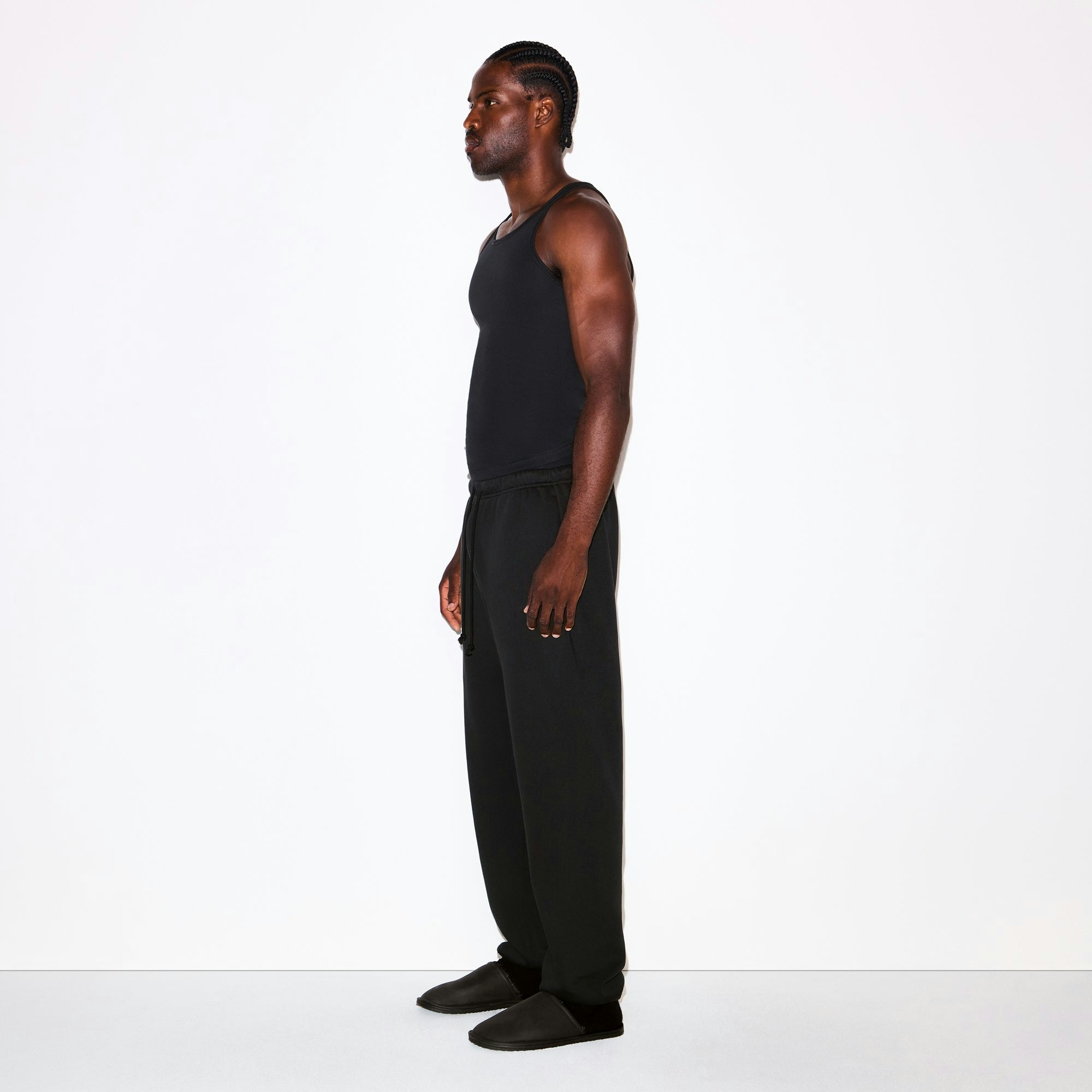 FLEECE LOUNGE MENS RELAXED JOGGER | WASHED ONYX ON A MODEL FRONT VIEW @ | FOCUS: 0.0, 1.0, 0.9