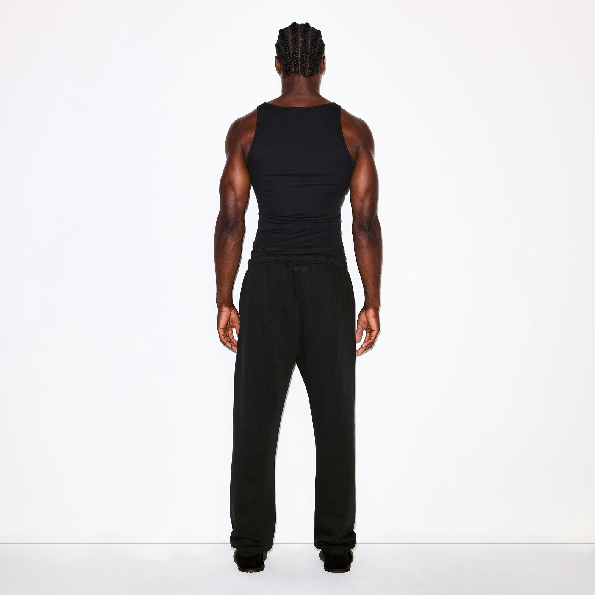 FLEECE LOUNGE MENS RELAXED JOGGER | WASHED ONYX ON A MODEL FRONT VIEW @ | FOCUS: 0.0, 1.0, 0.9