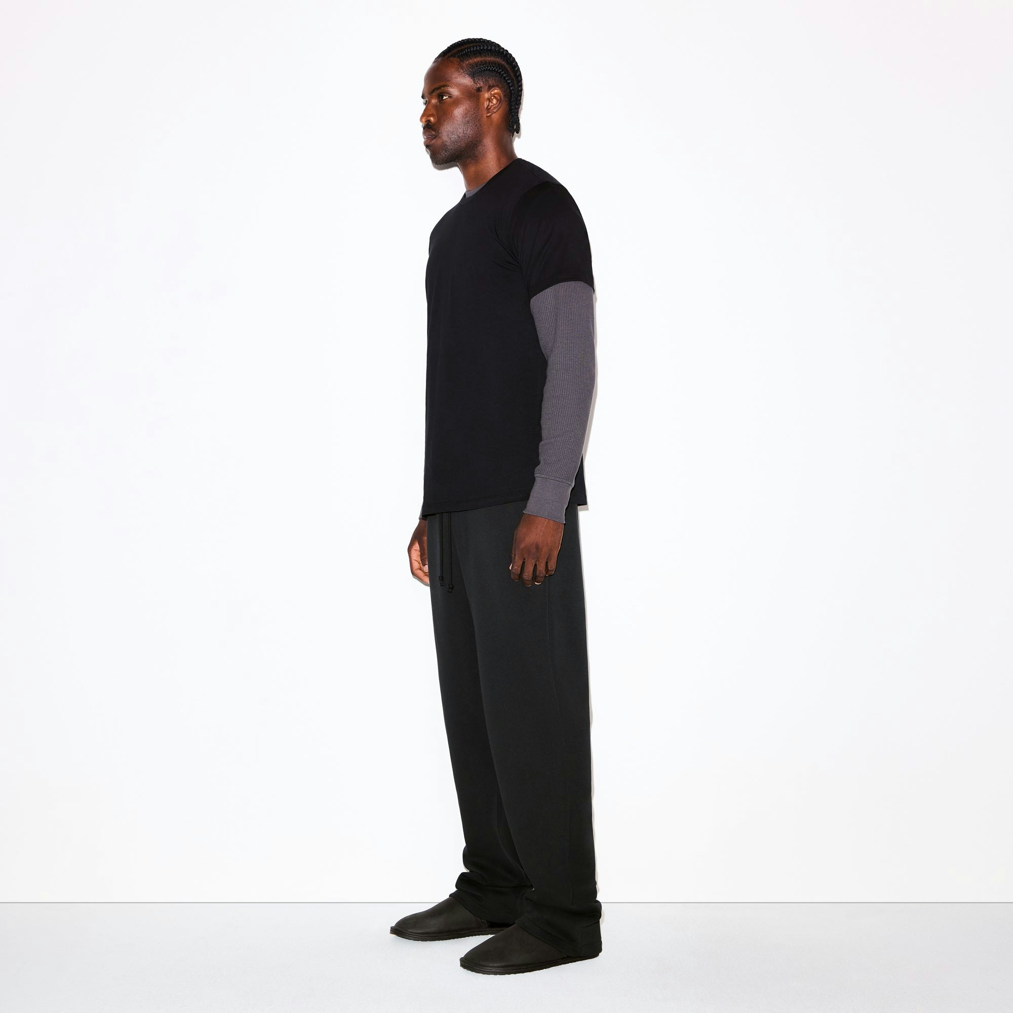 FLEECE LOUNGE MENS CLASSIC STRAIGHT LEG PANT | WASHED ONYX ON A MODEL FRONT VIEW @ | FOCUS: 0.0, 1.0, 0.9