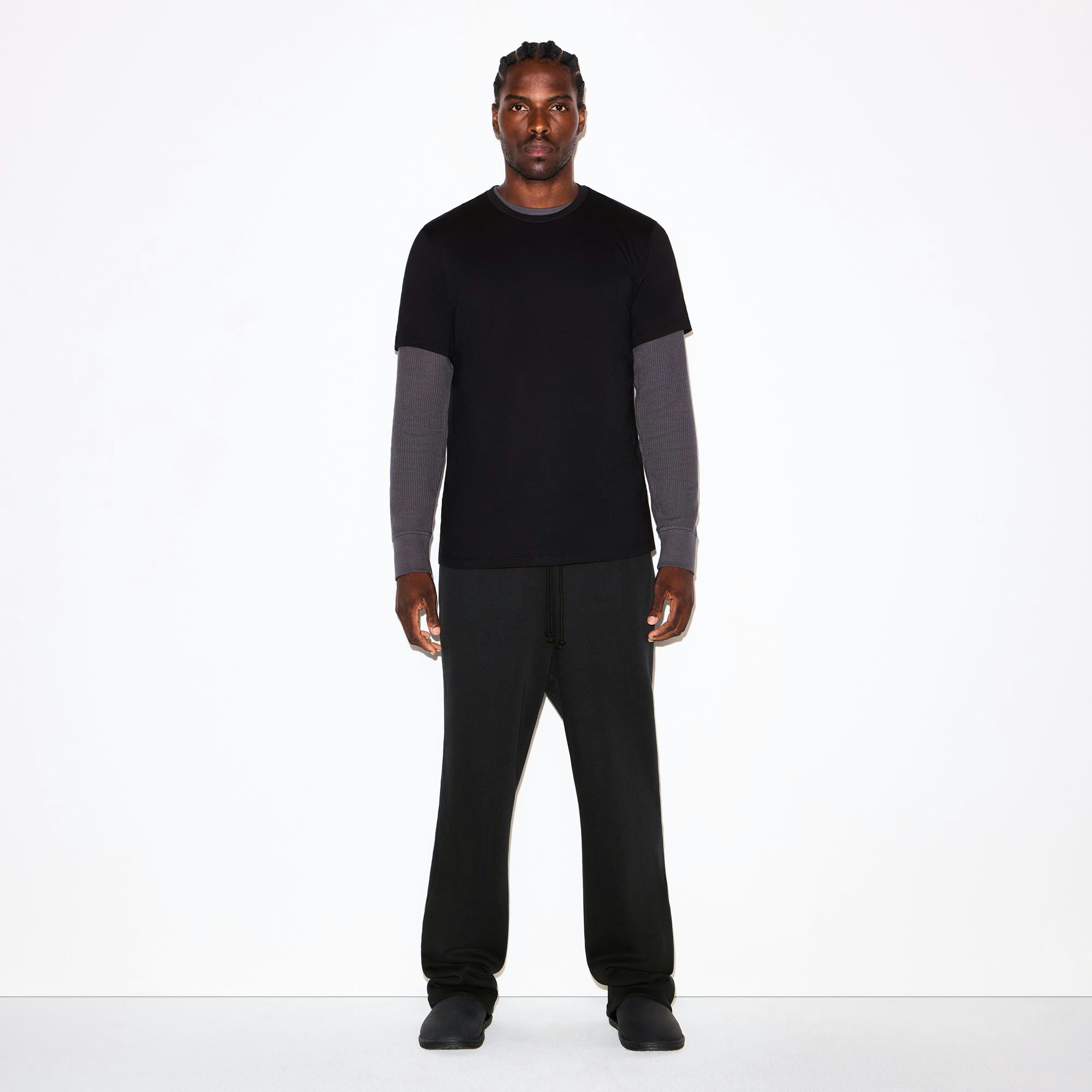 FLEECE LOUNGE MENS CLASSIC STRAIGHT LEG PANT | WASHED ONYX ON A MODEL FRONT VIEW @ | FOCUS: 0.0, 1.0, 0.9