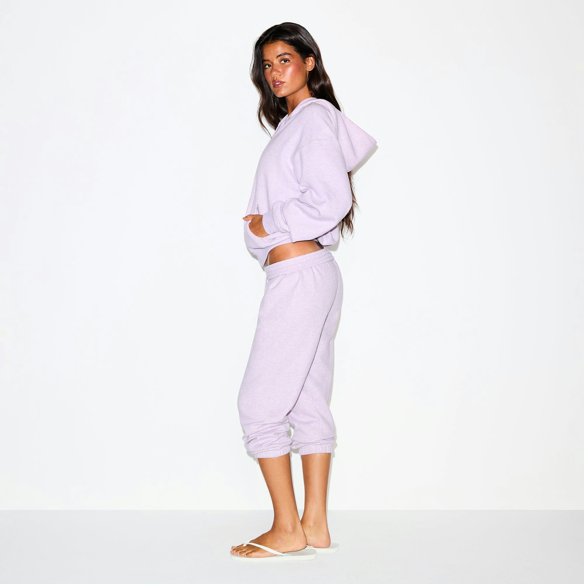 COTTON FLEECE LOW RISE CAPRI JOGGER | PURPLE HEATHER ON A MODEL SIDE VIEW @ | FOCUS: 0.0, 1.0, 0.9