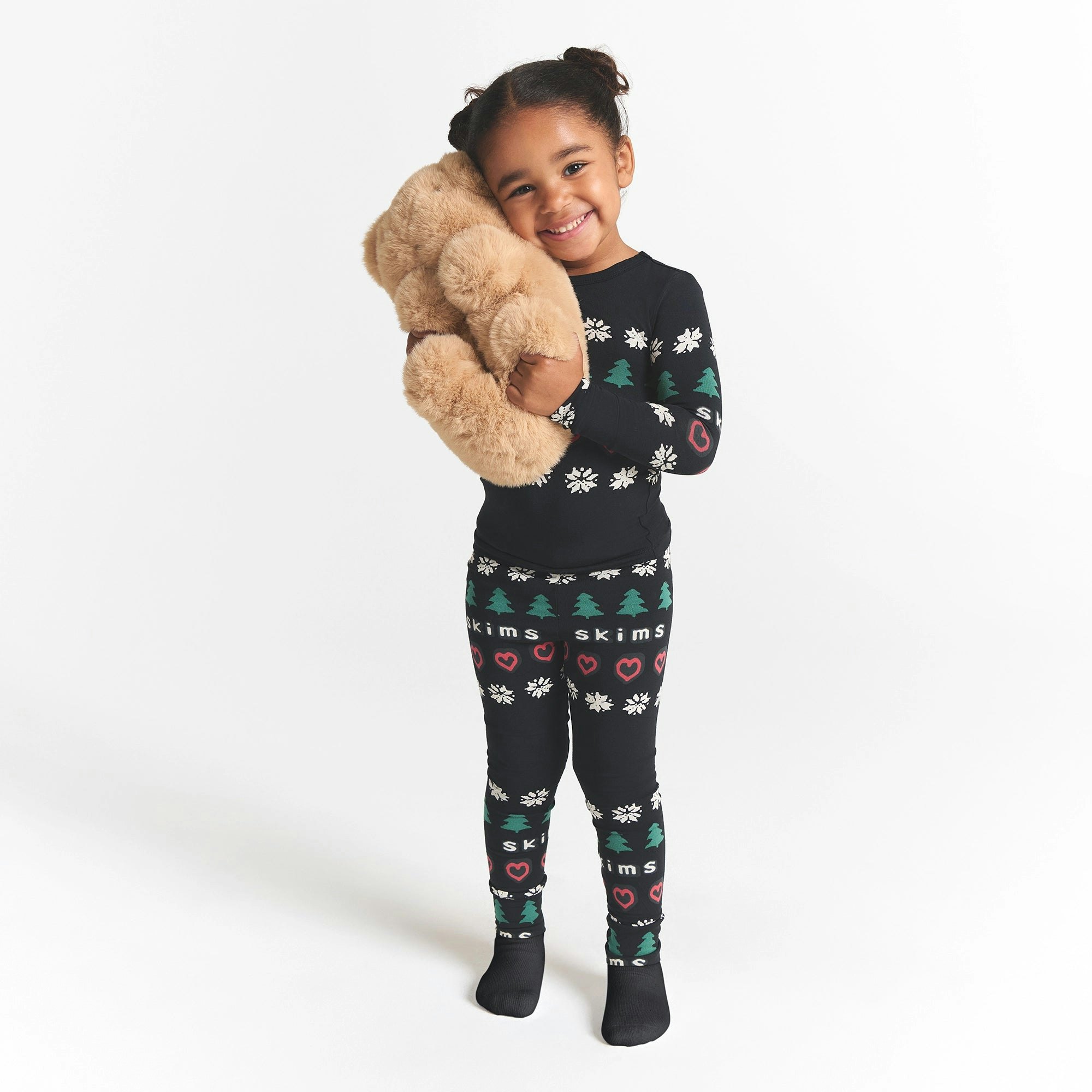 CACTUS PLANT FLEA MARKET X SKIMS SKIMS SLEEP KIDS SET | ONYX PINE FAIR ISLE ON A MODEL FRONT VIEW @ | FOCUS: 0.0, 1.0, 0.9