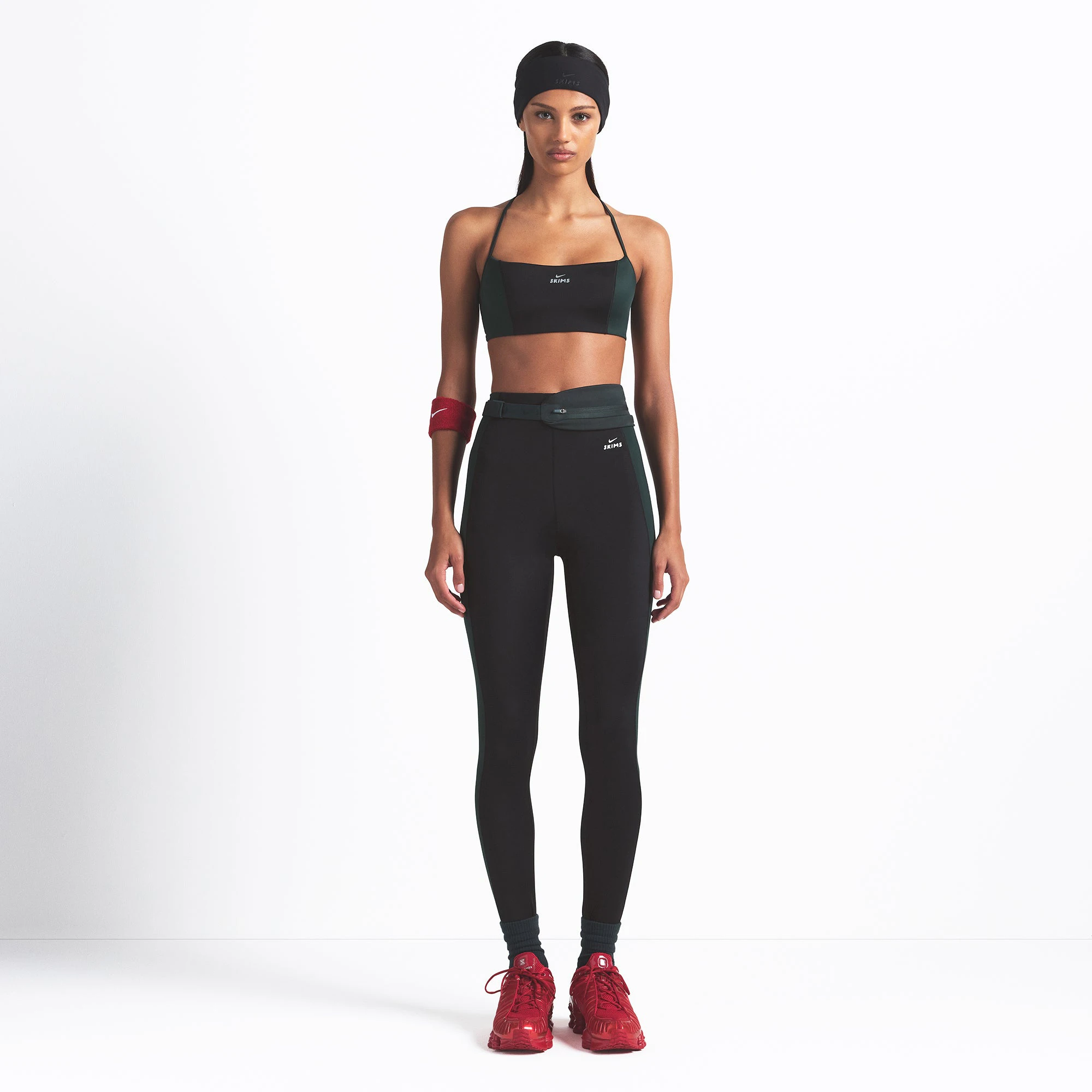 NikeSKIMS SHINE DRAWCORD STIRRUP 26" LEGGING | OBSIDIAN AND DARK TEAL ON A MODEL FRONT VIEW @ | FOCUS: 0.0, 1.0, 0.9