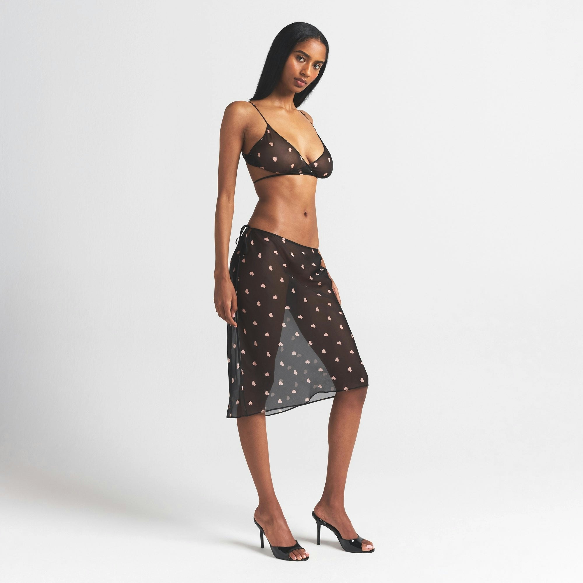 SKIMS ROMANCE MIDI SKIRT | OBSIDIAN SPACED HEARTS ON A MODEL FRONT VIEW @ | FOCUS: 0.0, 1.0, 0.9