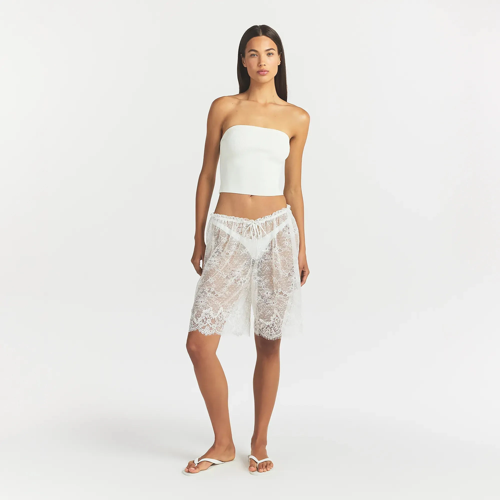 ULTRA FINE LACE SHORT | MARBLE ON A MODEL FRONT VIEW @ | FOCUS: 0.0, 1.0, 0.9