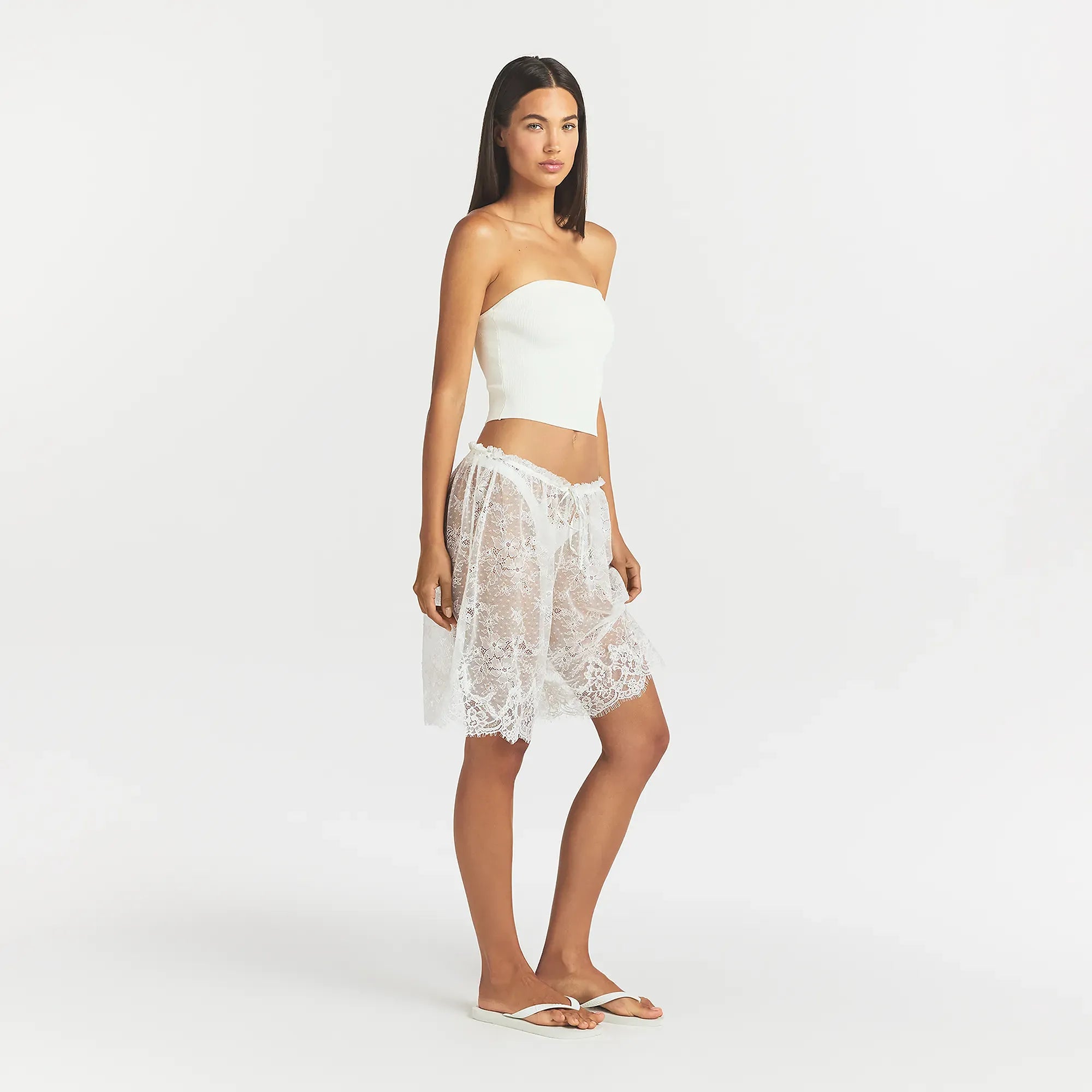 ULTRA FINE LACE SHORT | MARBLE ON A MODEL SIDE VIEW @ | FOCUS: 0.0, 1.0, 0.9