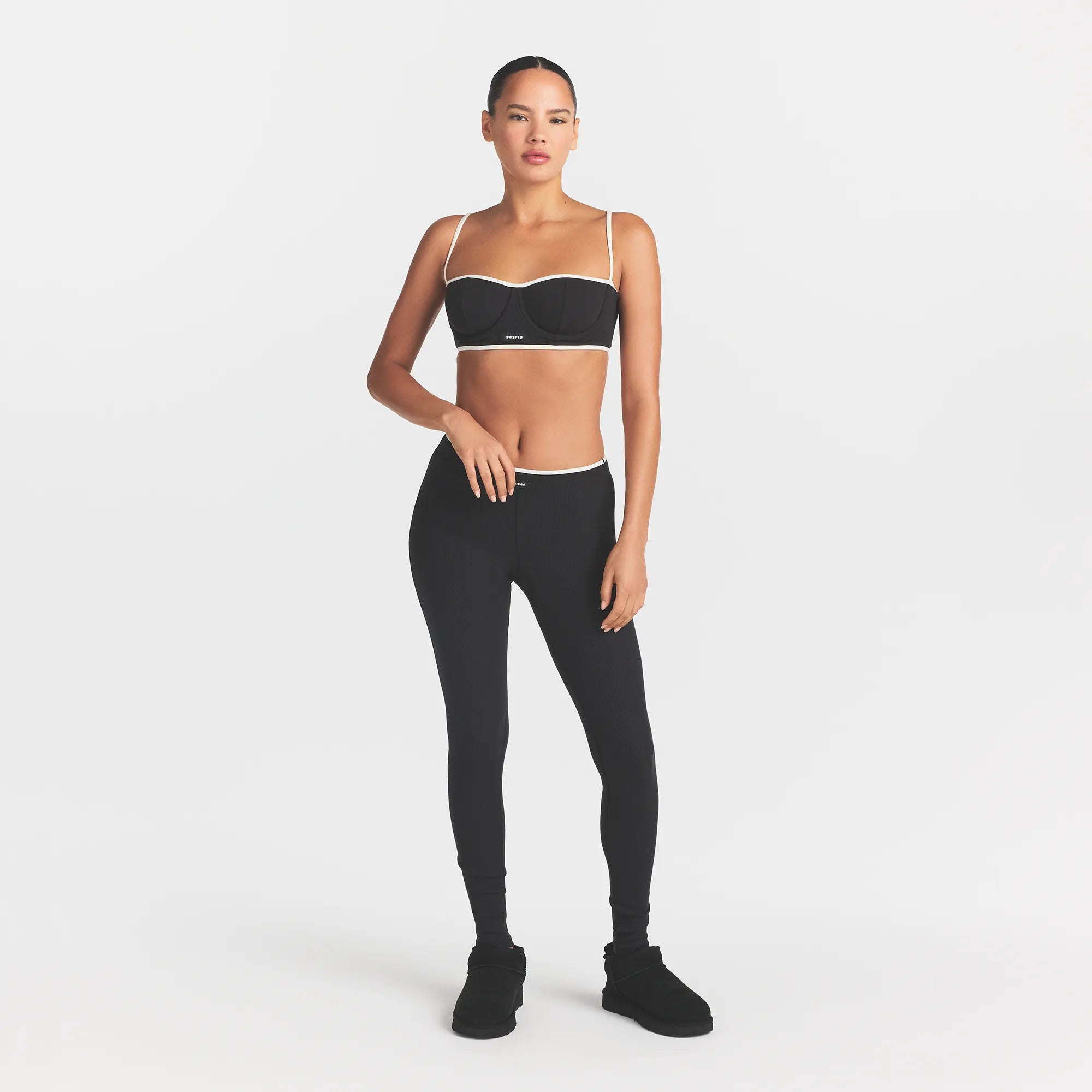 COTTON RIB LEGGING | SOOT CONTRAST ON A MODEL FRONT VIEW @ | FOCUS: 0.0, 1.0, 0.9