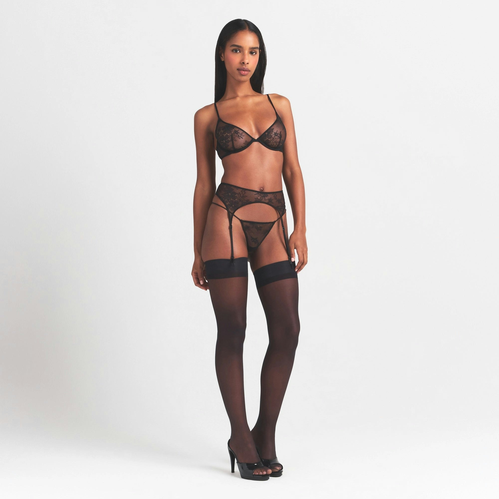 ULTRA FINE LACE GARTER BELT | ONYX ON A MODEL FRONT VIEW @ | FOCUS: 0.0, 1.0, 0.9