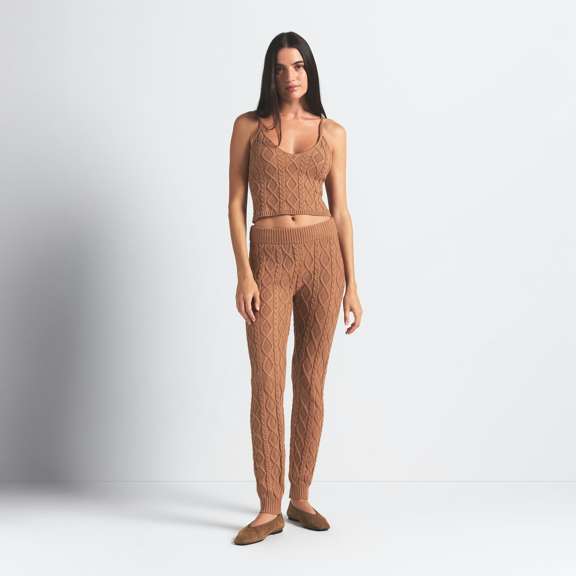 SWEATER KNIT LEGGING | DARK HONEY ON A MODEL FRONT VIEW @ | FOCUS: 0.0, 1.0, 0.9