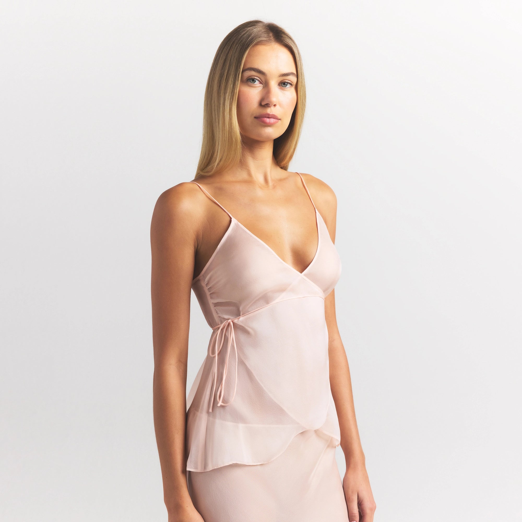 SKIMS ROMANCE WRAP CAMI TOP | PRIMROSE ON A MODEL SIDE VIEW @ | FOCUS: 0.0, 1.0, 0.9