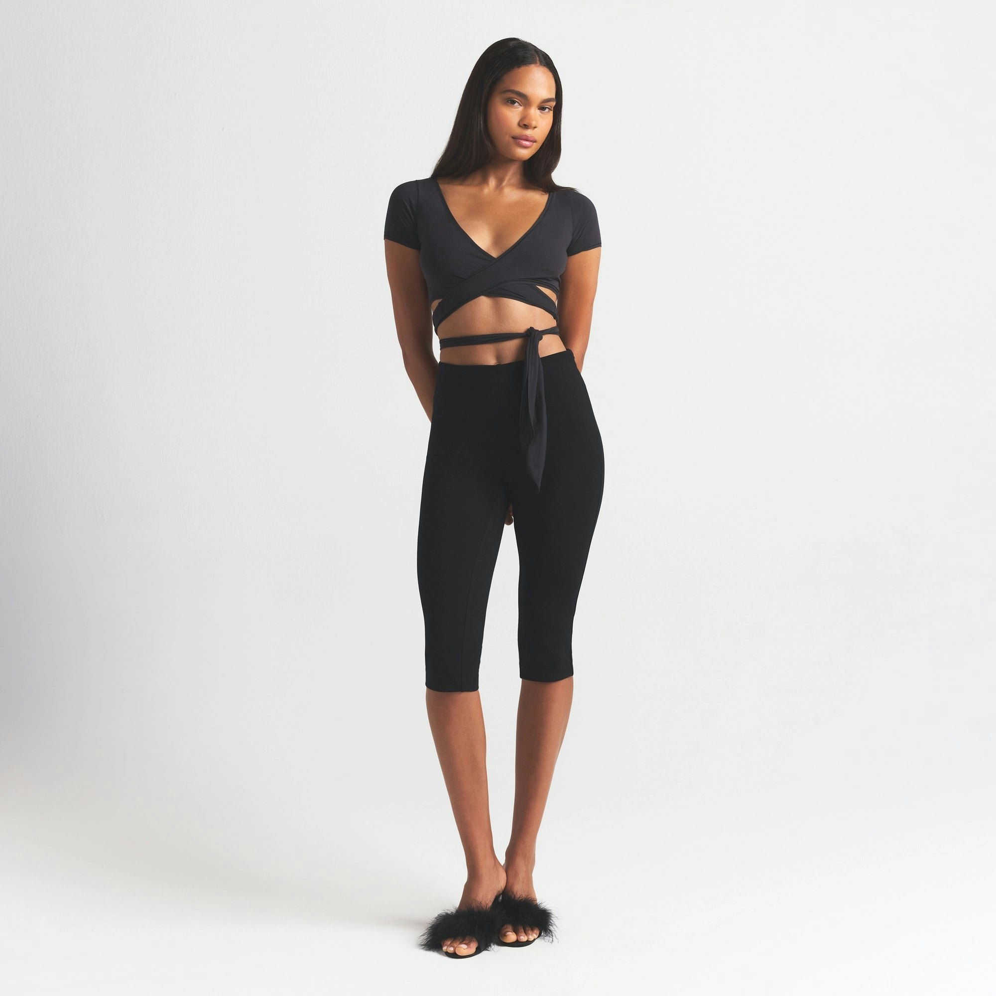 FITS EVERYBODY WRAP SUPER CROPPED T-SHIRT | ONYX ON A MODEL FRONT VIEW @ | FOCUS: 0.0, 1.0, 0.9