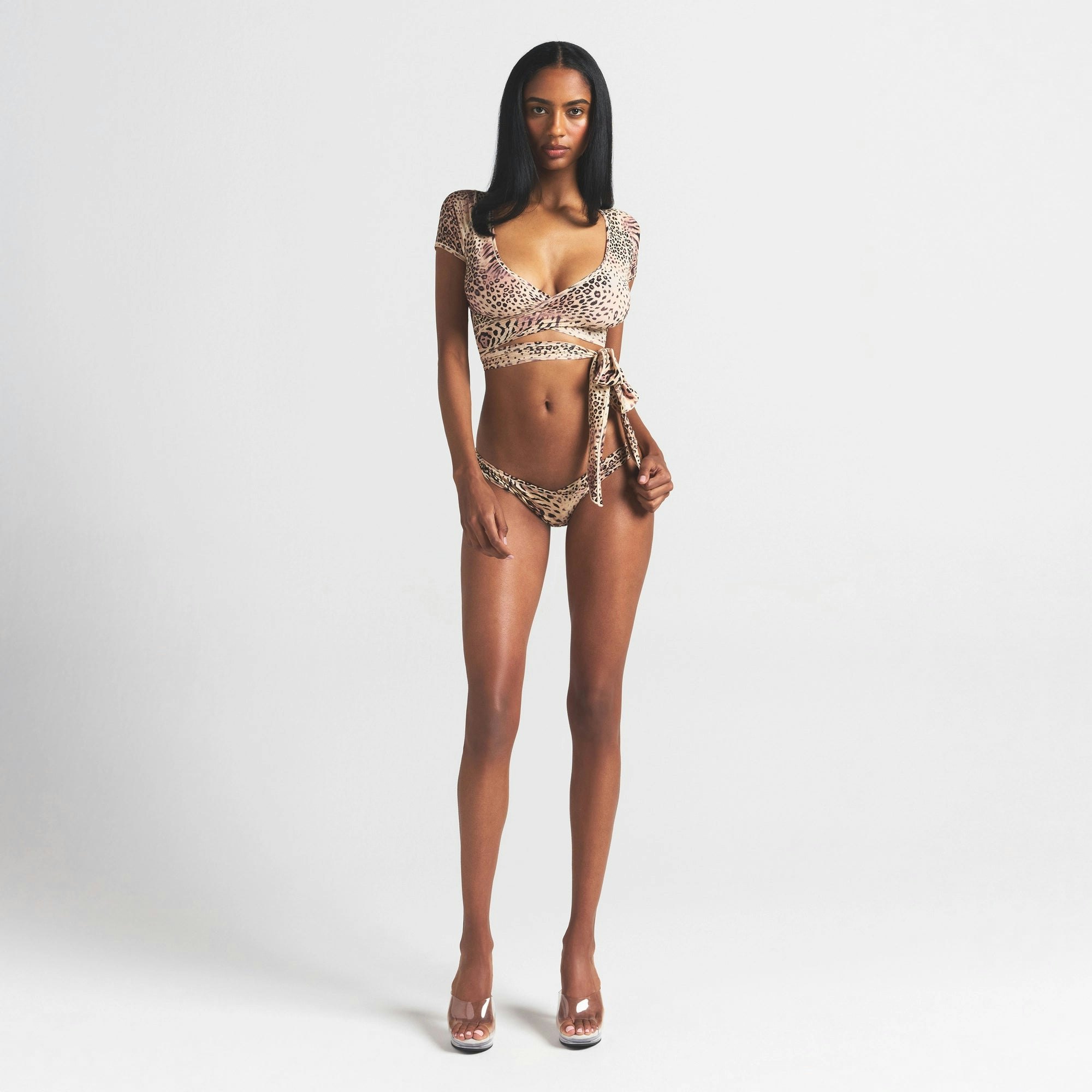 FITS EVERYBODY WRAP SUPER CROPPED T-SHIRT | SAND MULTI ANIMAL ON A MODEL FRONT VIEW @ | FOCUS: 0.0, 1.0, 0.9