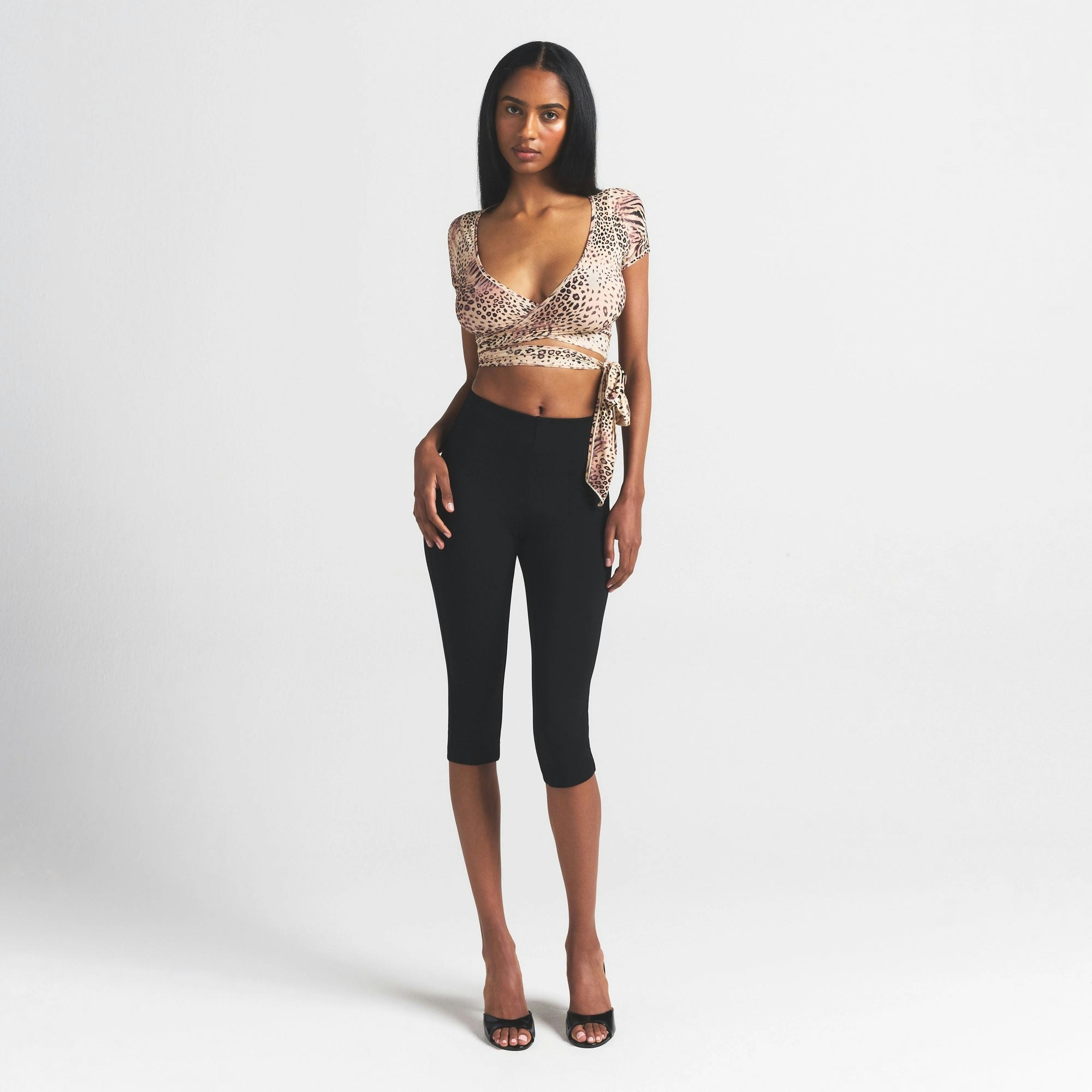 FITS EVERYBODY WRAP SUPER CROPPED T-SHIRT | SAND MULTI ANIMAL ON A MODEL FRONT VIEW @ | FOCUS: 0.0, 1.0, 0.9