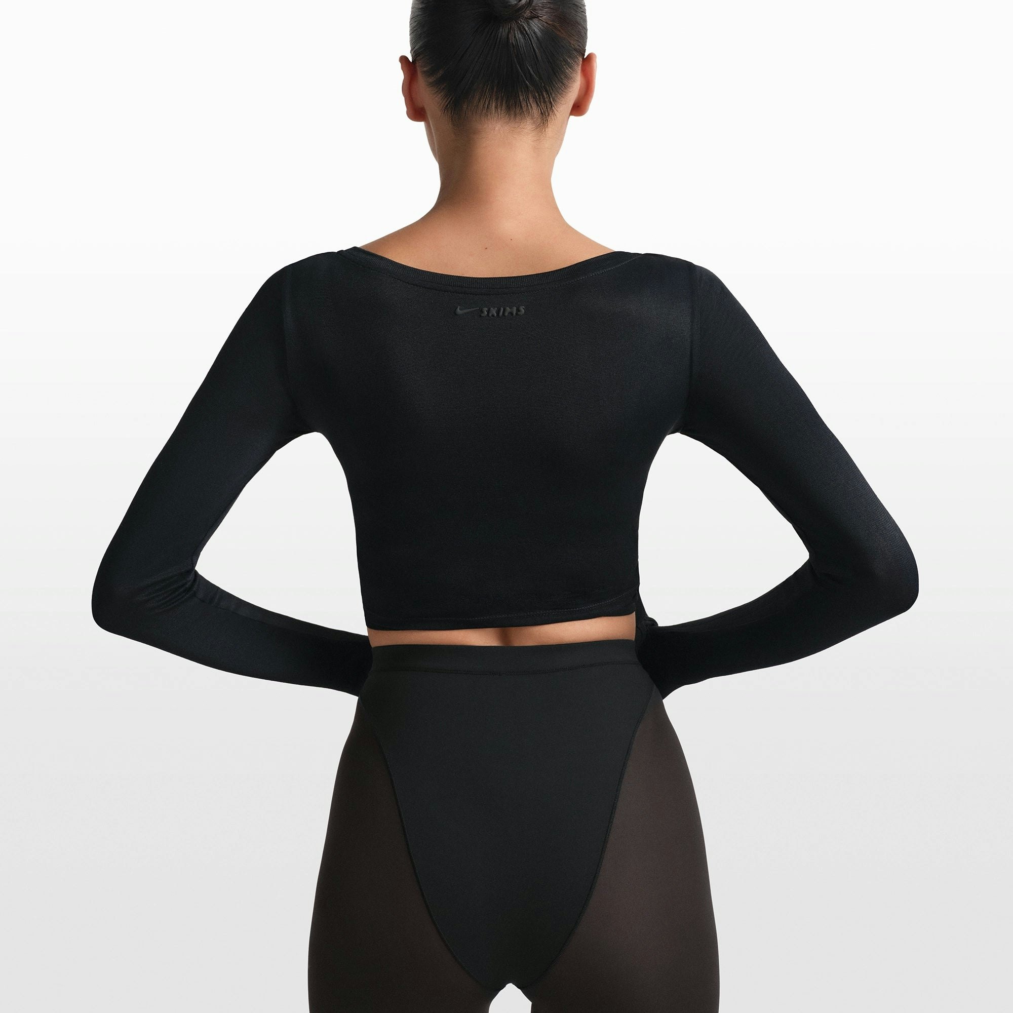 NikeSKIMS STRETCH KNIT WRAP LONG SLEEVE CROPPED TOP | OBSIDIAN ON A MODEL FRONT VIEW @ | FOCUS: 0.0, 1.0, 0.9