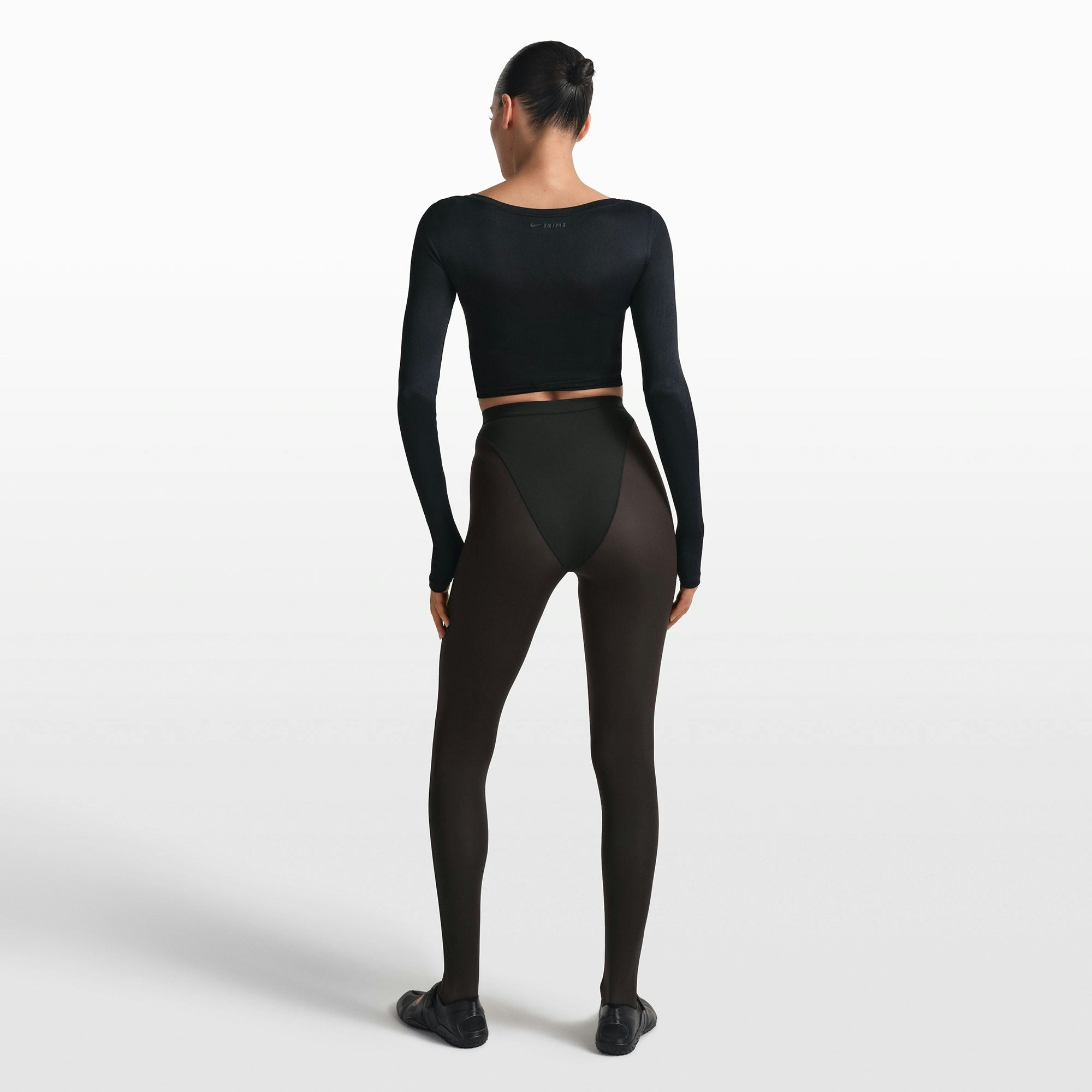 NikeSKIMS STRETCH KNIT WRAP LONG SLEEVE CROPPED TOP | OBSIDIAN ON A MODEL FRONT VIEW @ | FOCUS: 0.0, 1.0, 0.9