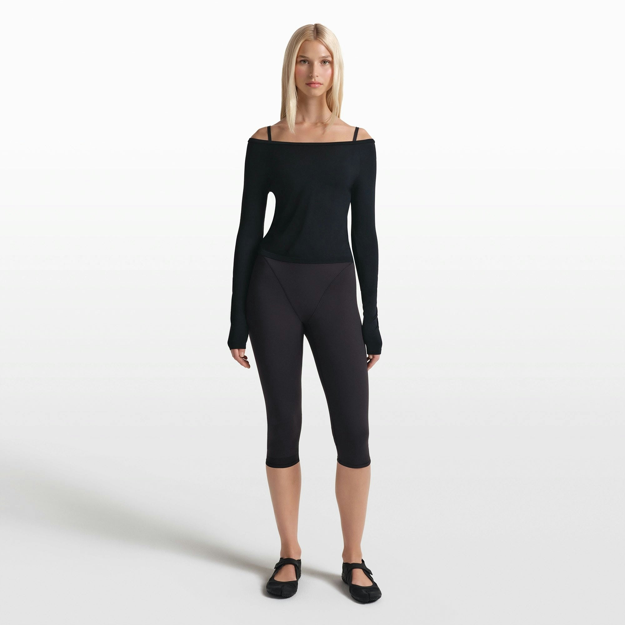 NikeSKIMS STRETCH KNIT LONG SLEEVE BOATNECK TOP | OBSIDIAN ON A MODEL FRONT VIEW @ | FOCUS: 0.0, 1.0, 0.9