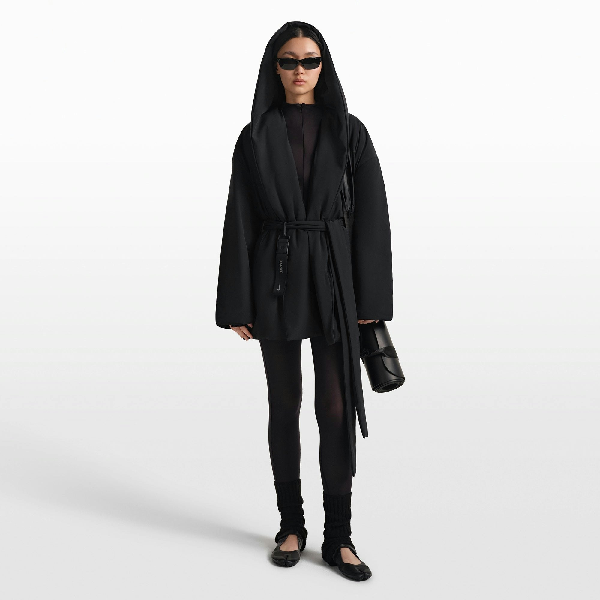 NikeSKIMS WOVEN NYLON WRAP COAT | OBSIDIAN ON A MODEL FRONT VIEW @ | FOCUS: 0.0, 1.0, 0.9