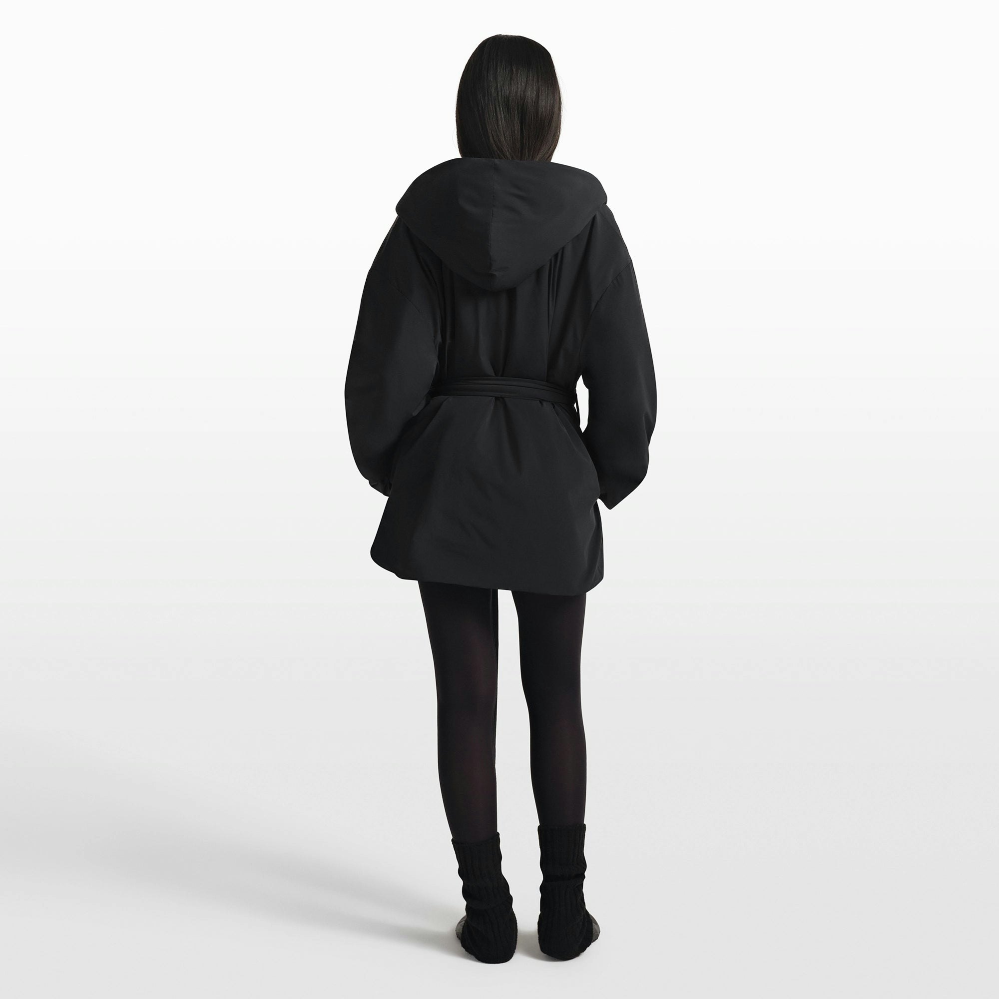 NikeSKIMS WOVEN NYLON WRAP COAT | OBSIDIAN ON A MODEL FRONT VIEW @ | FOCUS: 0.0, 1.0, 0.9