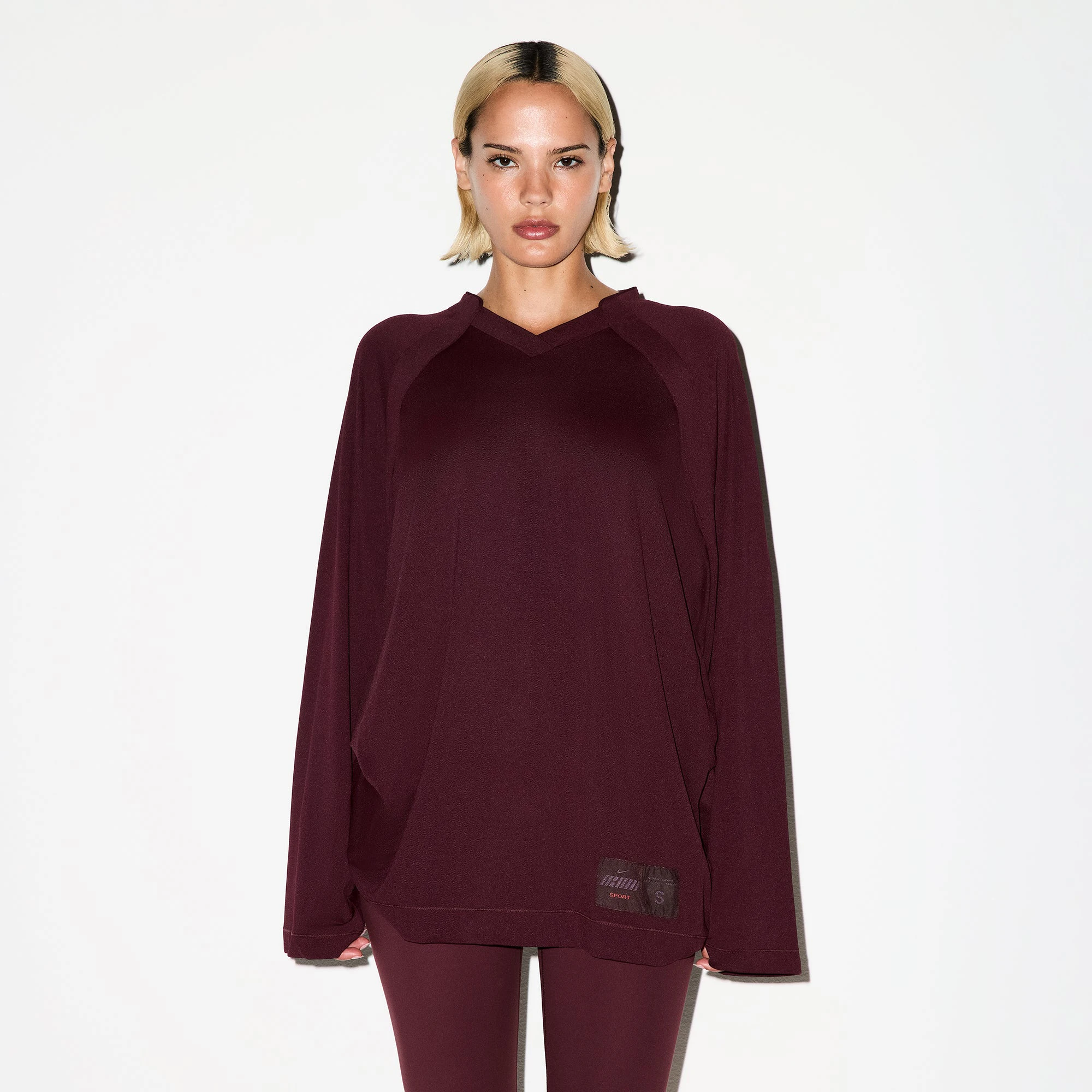 NikeSKIMS AIRY V-NECK OVERSIZED LONG SLEEVE TOP | CURRANT ON A MODEL FRONT VIEW @ | FOCUS: 0.0, 1.0, 0.9