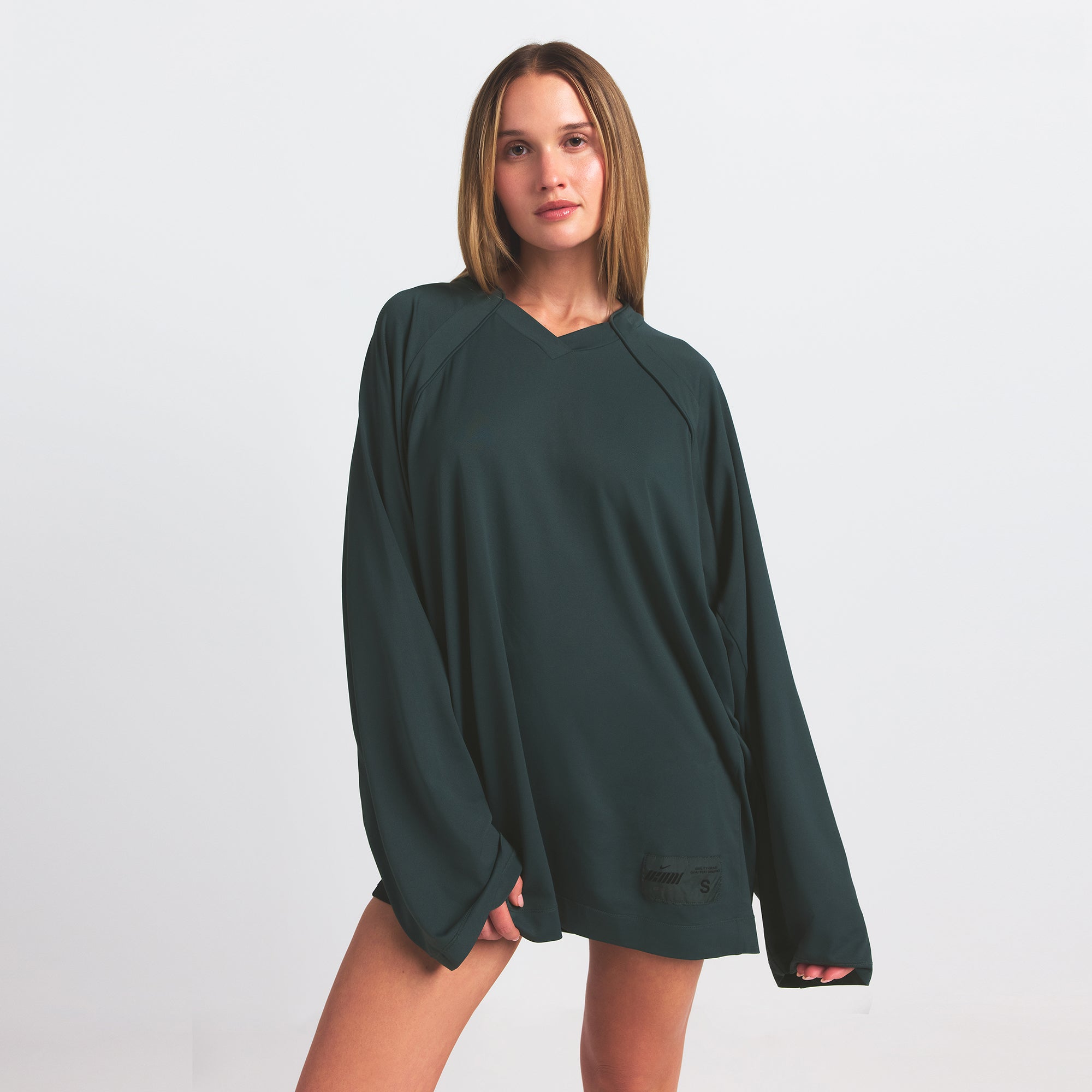 NikeSKIMS AIRY V-NECK OVERSIZED LONG SLEEVE TOP | DARK TEAL ON A MODEL SIDE VIEW @ | FOCUS: 0.0, 1.0, 0.9