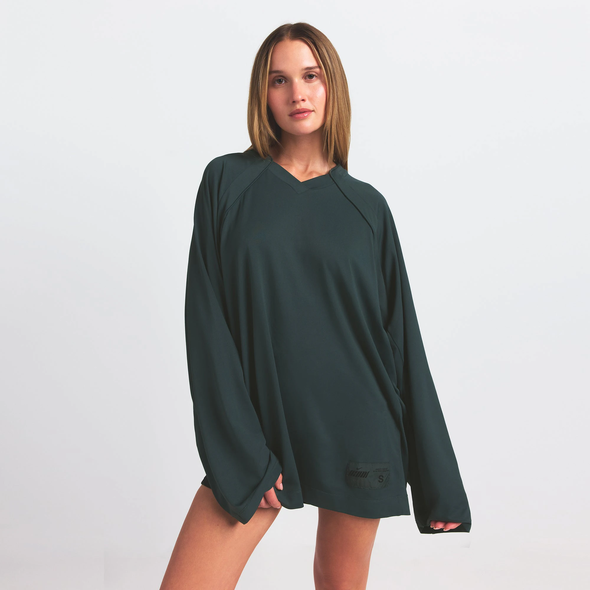 NikeSKIMS AIRY V-NECK OVERSIZED LONG SLEEVE TOP | DARK TEAL ON A MODEL SIDE VIEW @ | FOCUS: 0.0, 1.0, 0.9