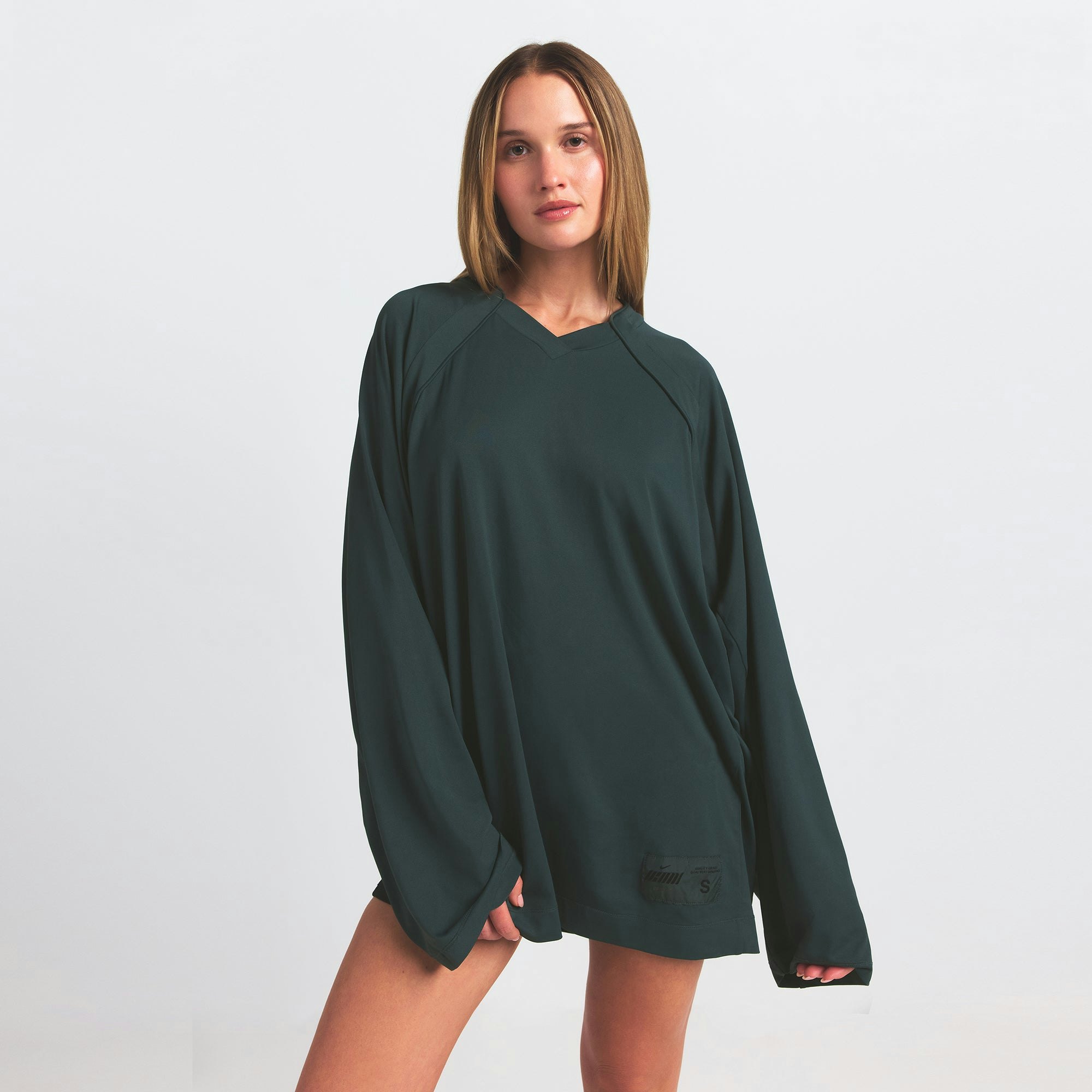 NikeSKIMS AIRY V-NECK OVERSIZED LONG SLEEVE TOP | DARK TEAL ON A MODEL SIDE VIEW @ | FOCUS: 0.0, 1.0, 0.9