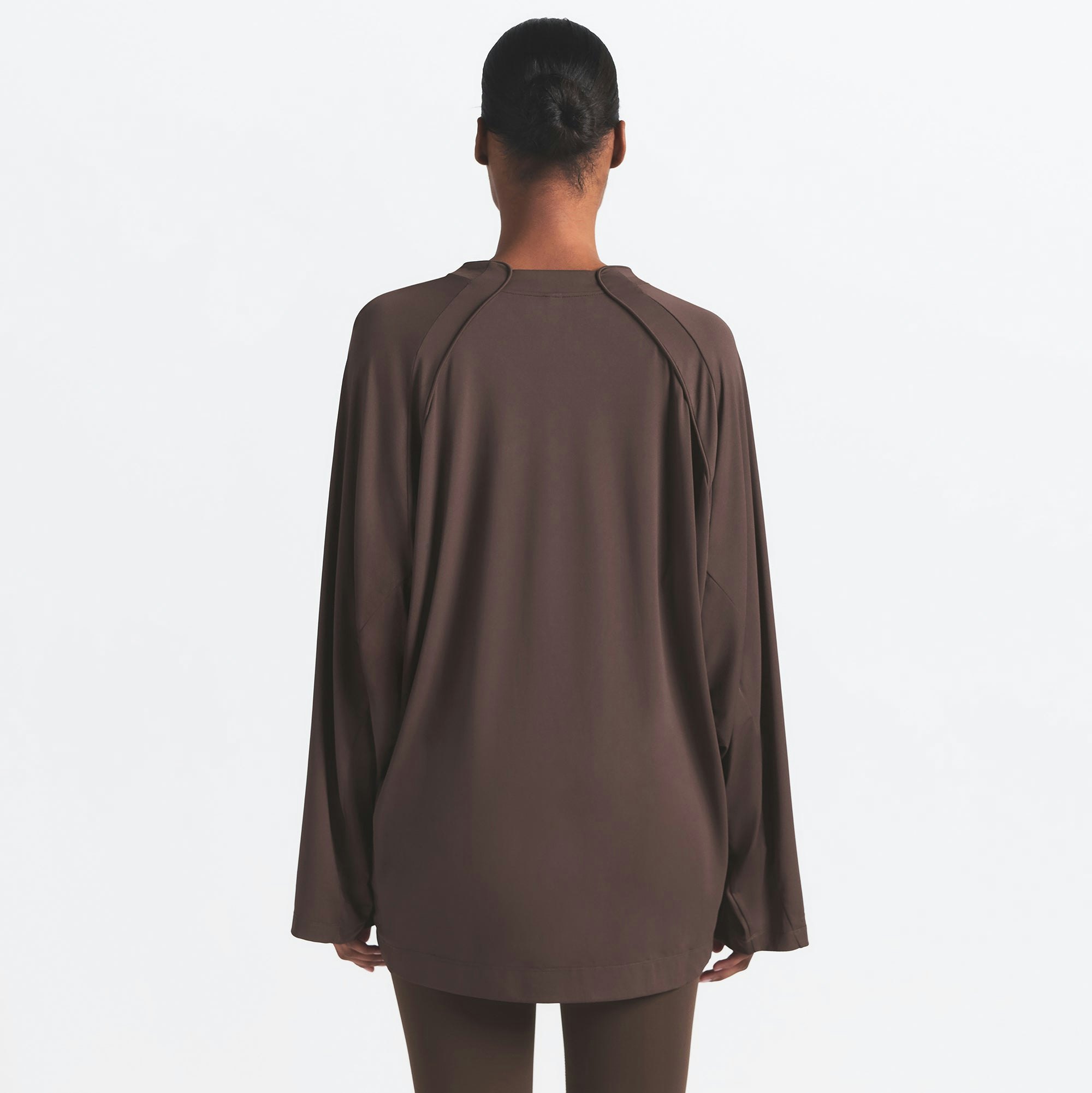 NikeSKIMS AIRY V-NECK OVERSIZED LONG SLEEVE TOP | DARK SEPIA ON A MODEL SIDE VIEW @ | FOCUS: 0.0, 1.0, 0.9