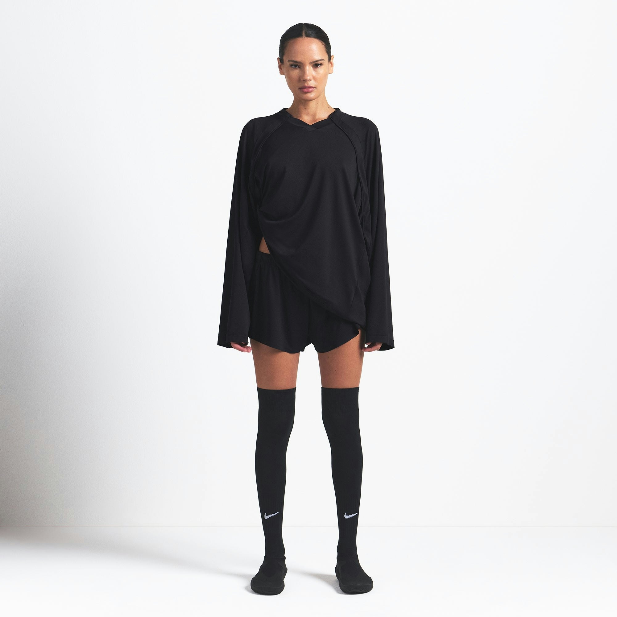 NikeSKIMS AIRY V-NECK OVERSIZED LONG SLEEVE TOP | OBSIDIAN ON A MODEL FRONT VIEW @ | FOCUS: 0.9, 0.1, 0.7