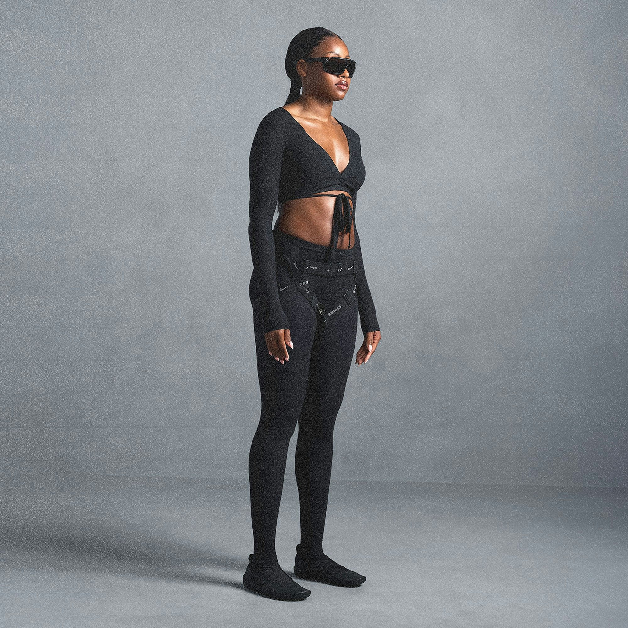 NikeSKIMS WEIGHTLESS LAYERS WRAP TOP | OBSIDIAN ON A MODEL SIDE VIEW @ | FOCUS: 0.0, 1.0, 0.9