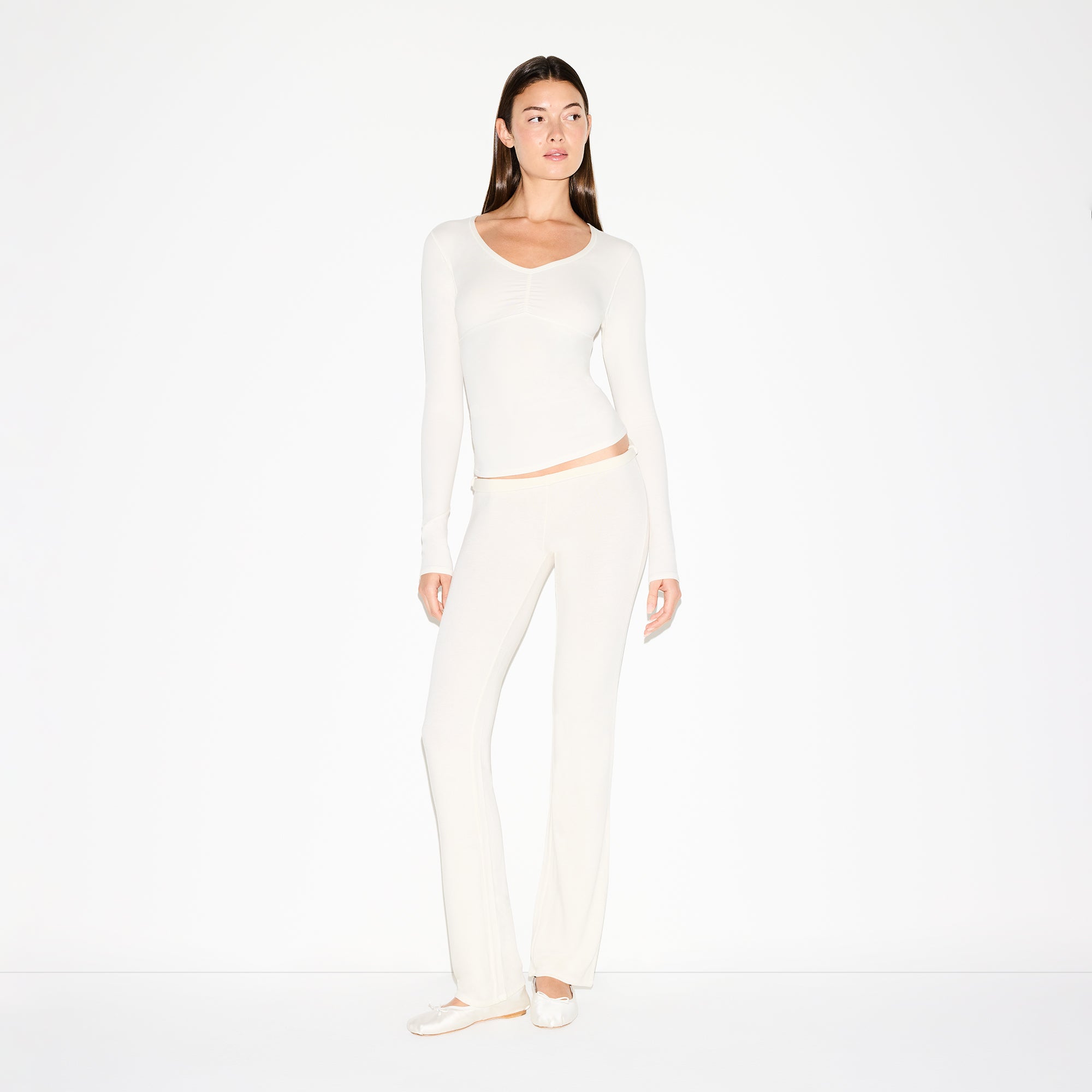 COTTON JERSEY SHIRRED BUST LONG SLEEVE | MARBLE ON A MODEL FRONT VIEW @ | FOCUS: 0.0, 1.0, 0.9