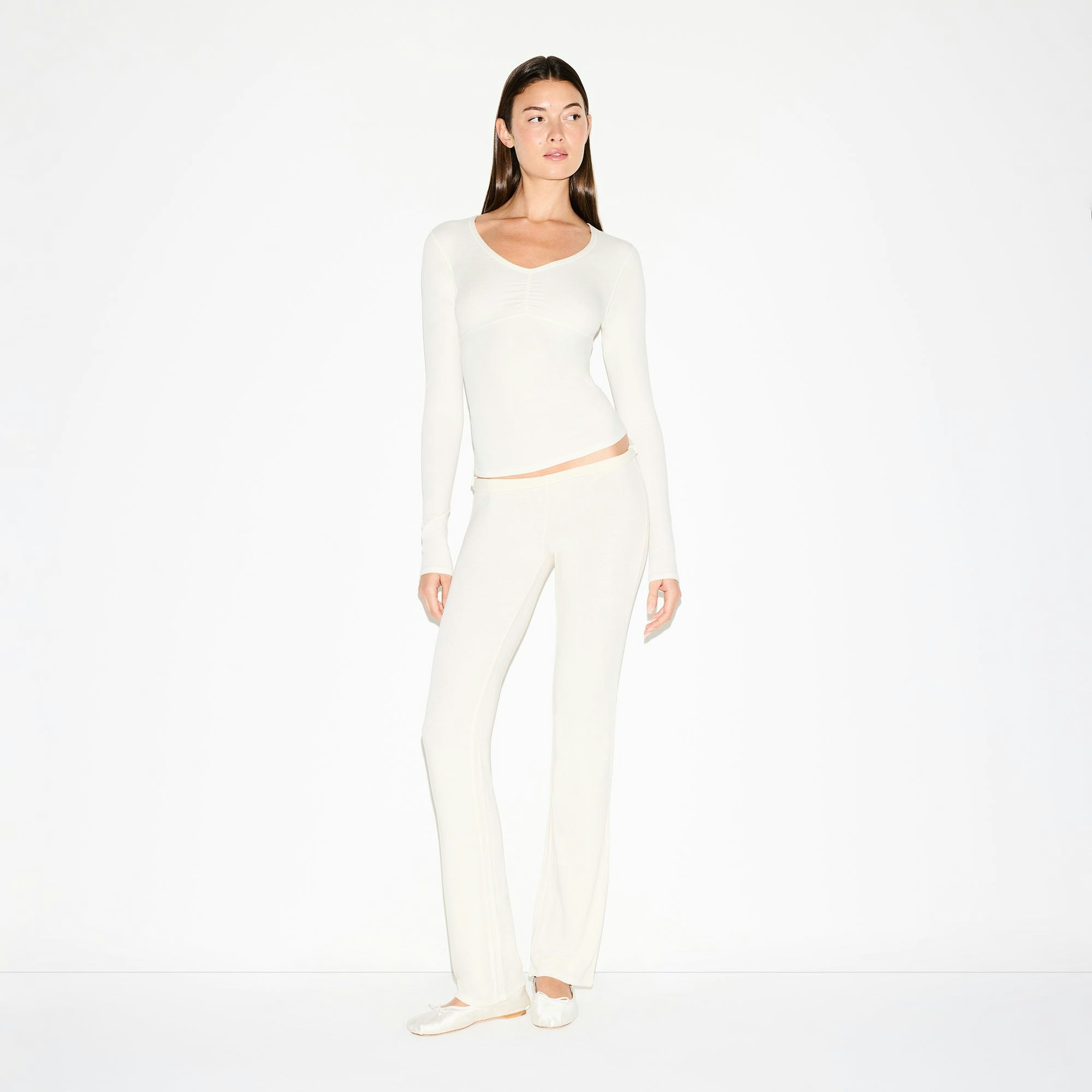 COTTON JERSEY SHIRRED BUST LONG SLEEVE | MARBLE ON A MODEL FRONT VIEW @ | FOCUS: 0.0, 1.0, 0.9