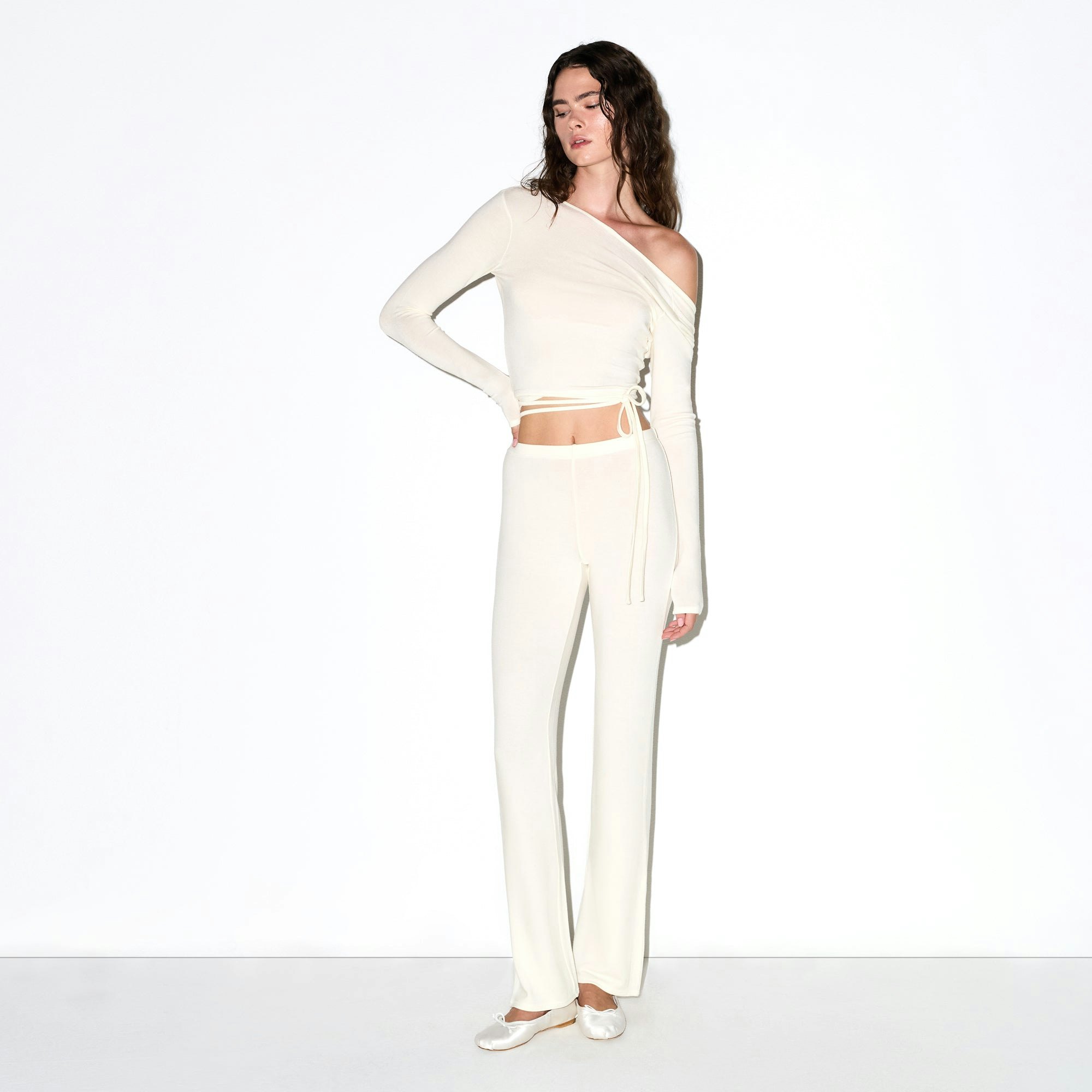 LIGHTWEIGHT MODAL LONG SLEEVE WRAP TOP | ECRU ON A MODEL FRONT VIEW @ | FOCUS: 0.0, 1.0, 0.9