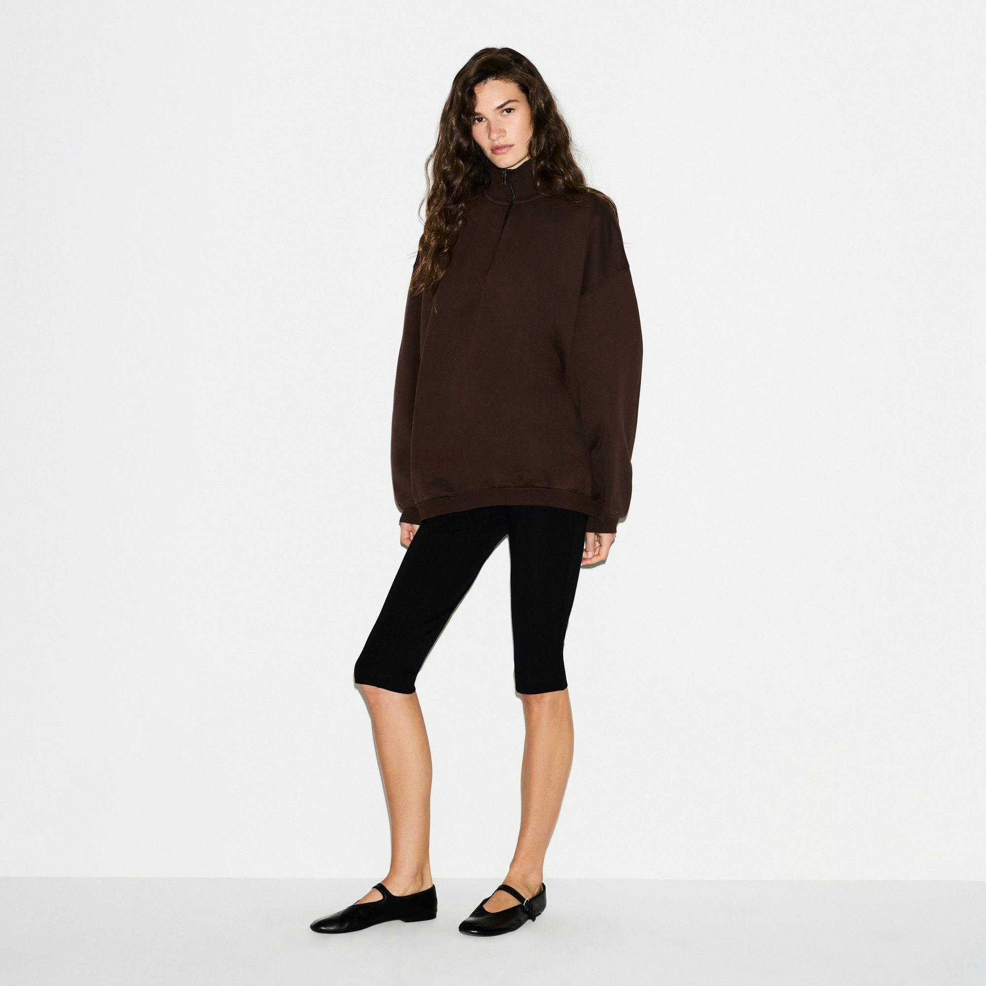 BOYFRIEND FLEECE OVERSIZED HALF ZIP | ESPRESSO ON A MODEL FRONT VIEW @ | FOCUS: 0.0, 1.0, 0.9