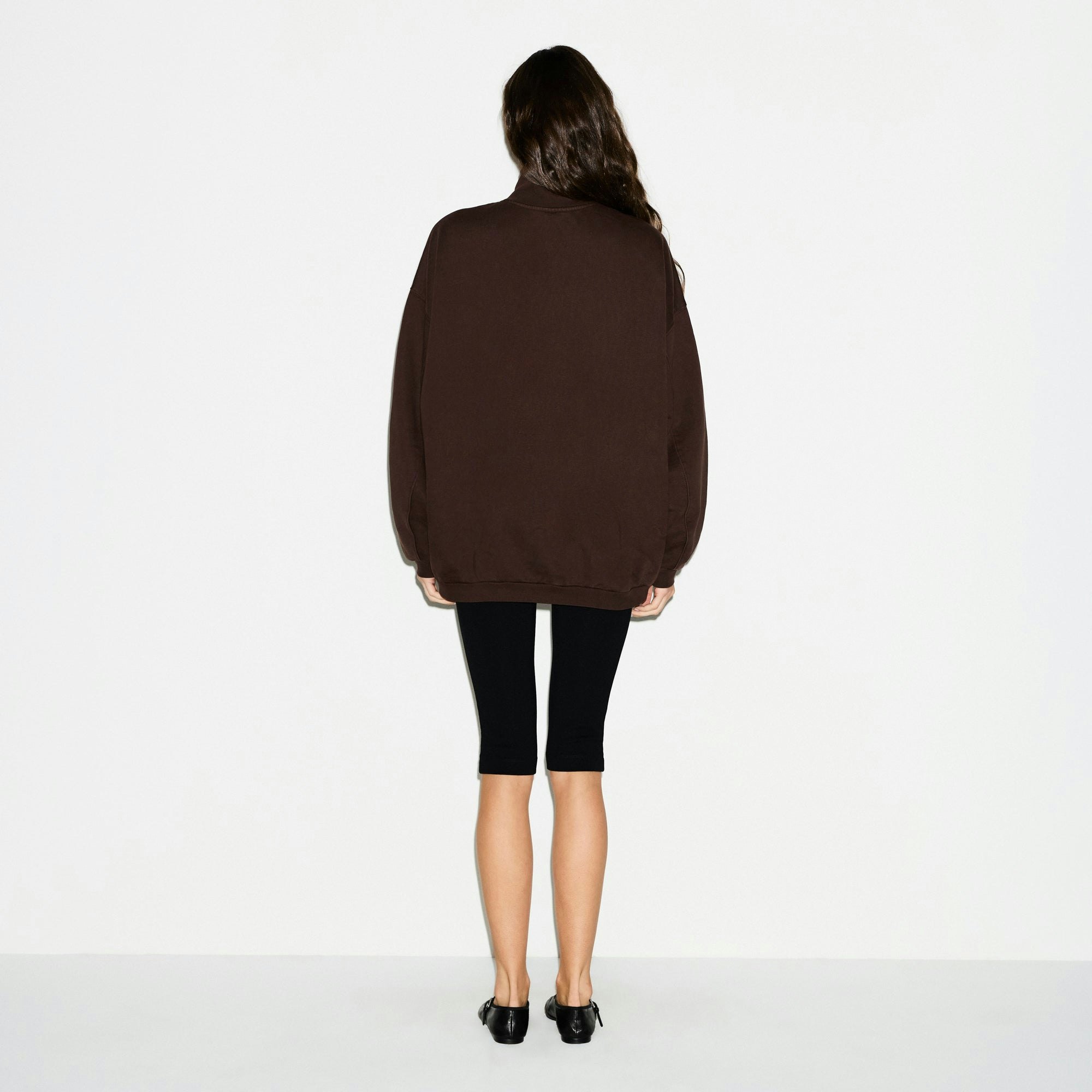 BOYFRIEND FLEECE OVERSIZED HALF ZIP | ESPRESSO ON A MODEL FRONT VIEW @ | FOCUS: 0.0, 1.0, 0.9