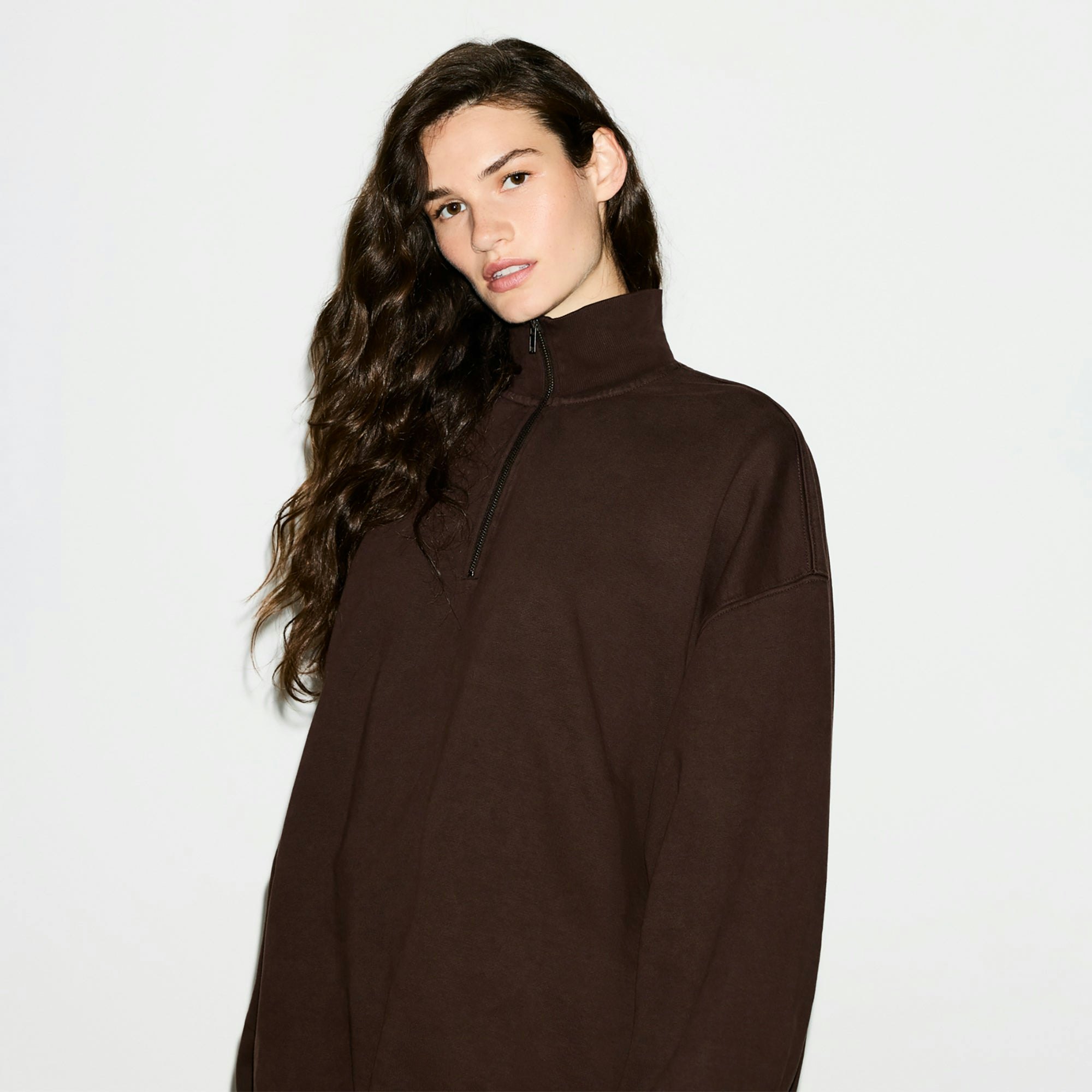 BOYFRIEND FLEECE OVERSIZED HALF ZIP | ESPRESSO ON A MODEL FRONT VIEW @ | FOCUS: 0.0, 1.0, 0.9
