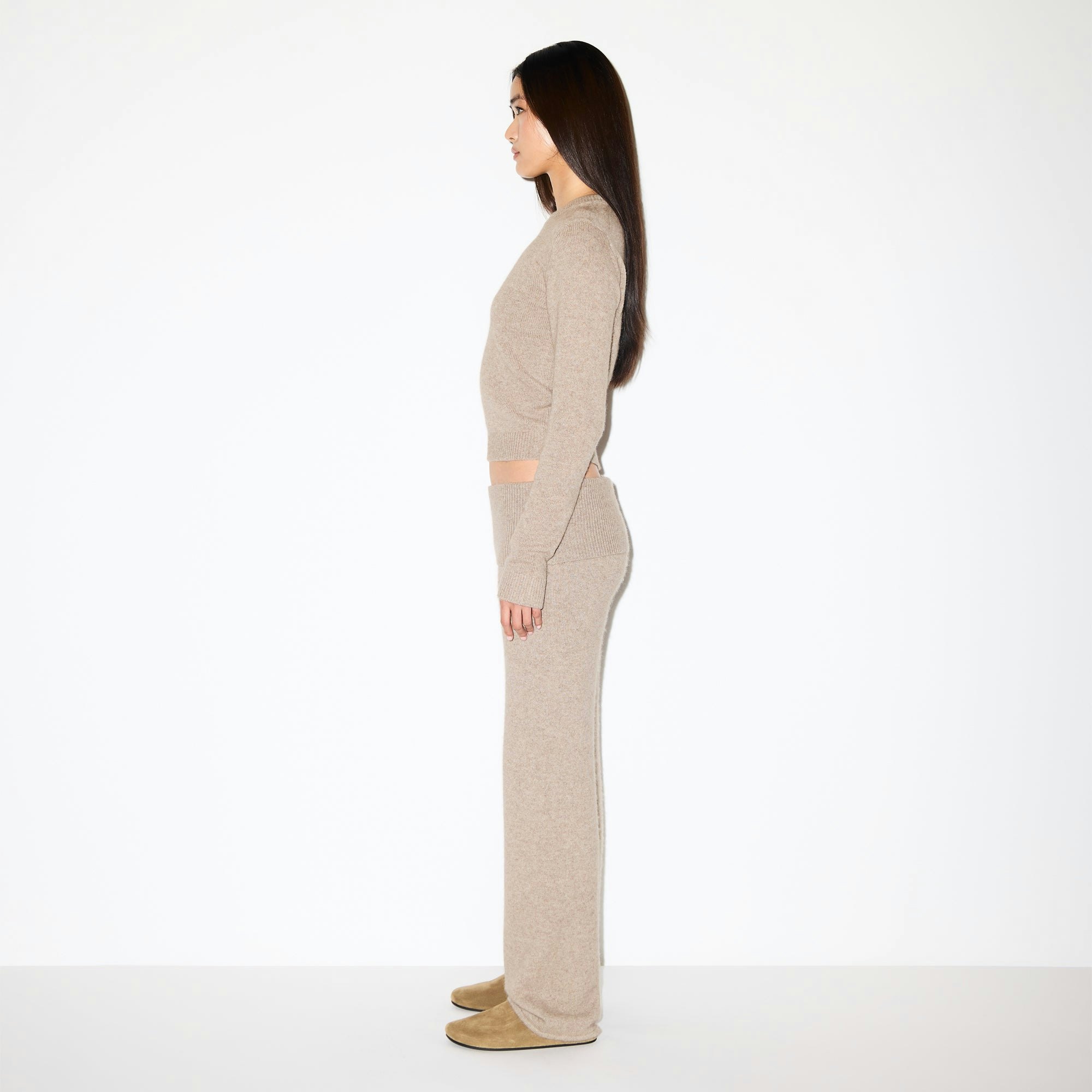 WOOL CASHMERE CREW NECK SWEATER | LINEN ON A MODEL FRONT VIEW @ | FOCUS: 0.0, 1.0, 0.9