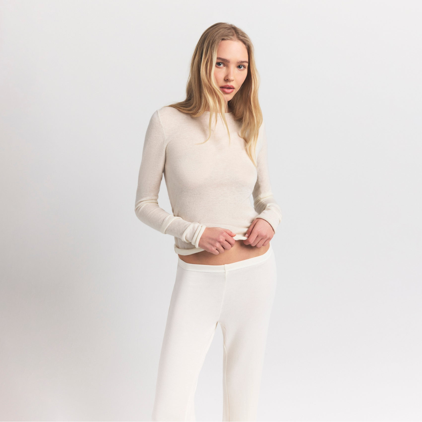 FEATHERWEIGHT CASHMERE LONG SLEEVE TOP | EGRET ON A MODEL SIDE VIEW @ | FOCUS: 0.9, 0.1, 0.7