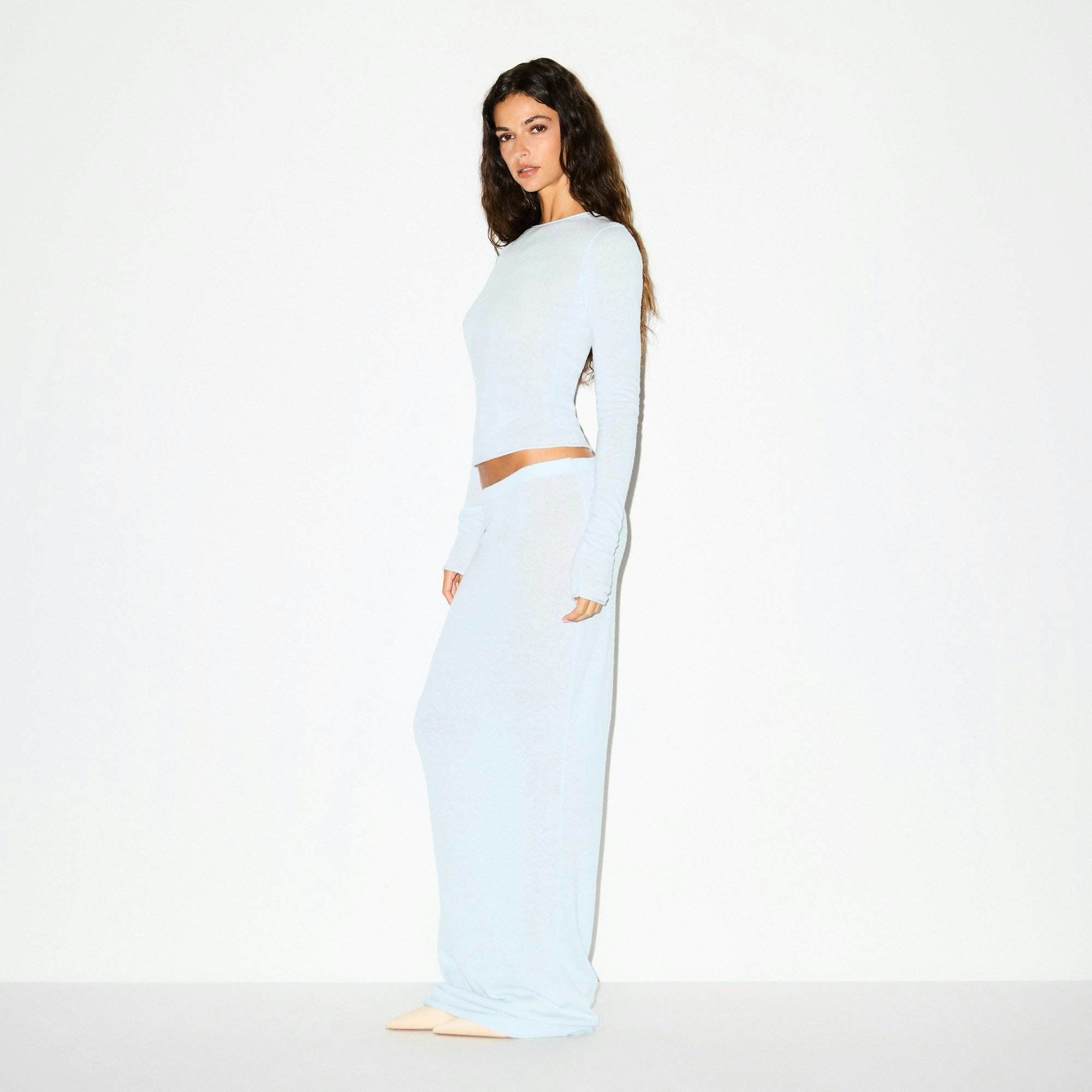 FEATHERWEIGHT CASHMERE LONG SLEEVE TOP | PEARL ON A MODEL SIDE VIEW @ | FOCUS: 0.0, 1.0, 0.9