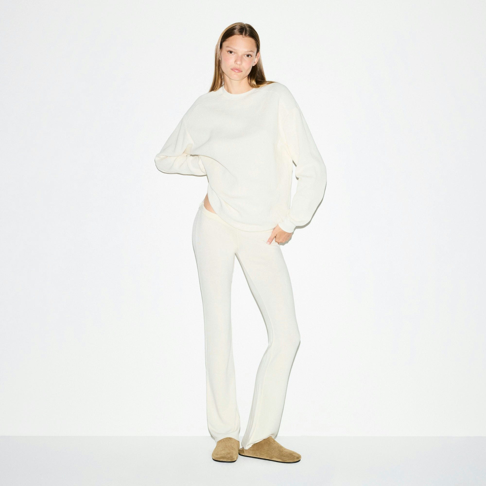 HEAVY WAFFLE OVERSIZED CREWNECK | IVORY ON A MODEL FRONT VIEW @ | FOCUS: 0.0, 1.0, 0.9