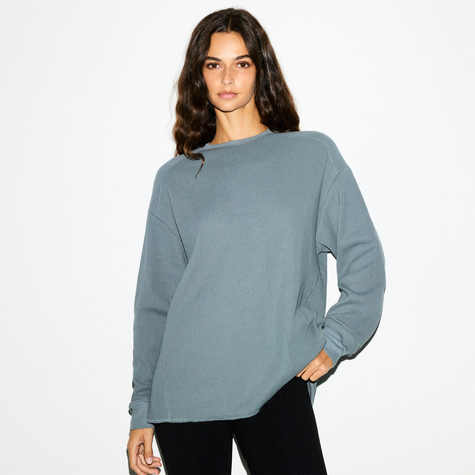 HEAVY WAFFLE OVERSIZED CREWNECK | ZIRCON ON A MODEL FRONT VIEW @ | FOCUS: 0.0, 1.0, 0.9