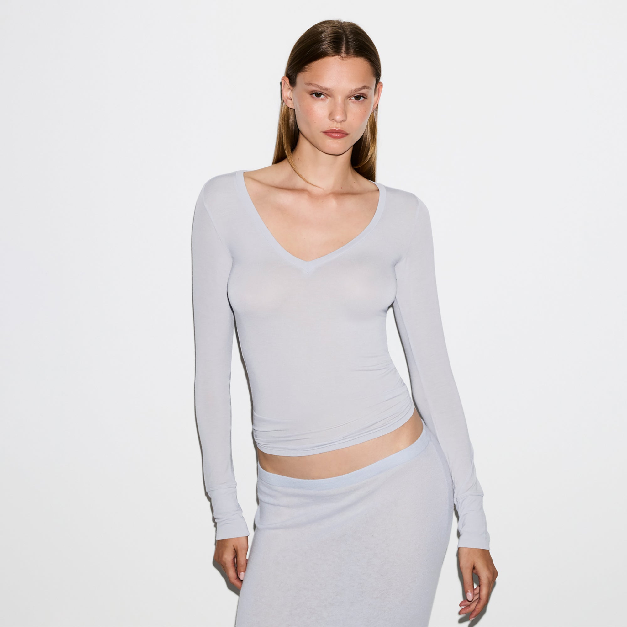 SHEER MODAL LONG SLEEVE V NECK | MIST ON A MODEL FRONT VIEW @ | FOCUS: 0.0, 1.0, 0.9