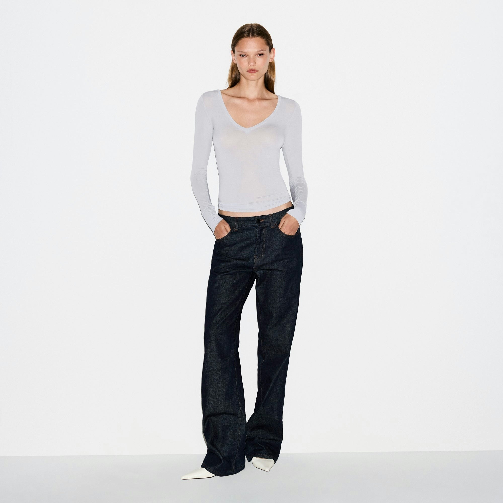 SHEER MODAL LONG SLEEVE V NECK | MIST ON A MODEL FRONT VIEW @ | FOCUS: 0.0, 1.0, 0.9