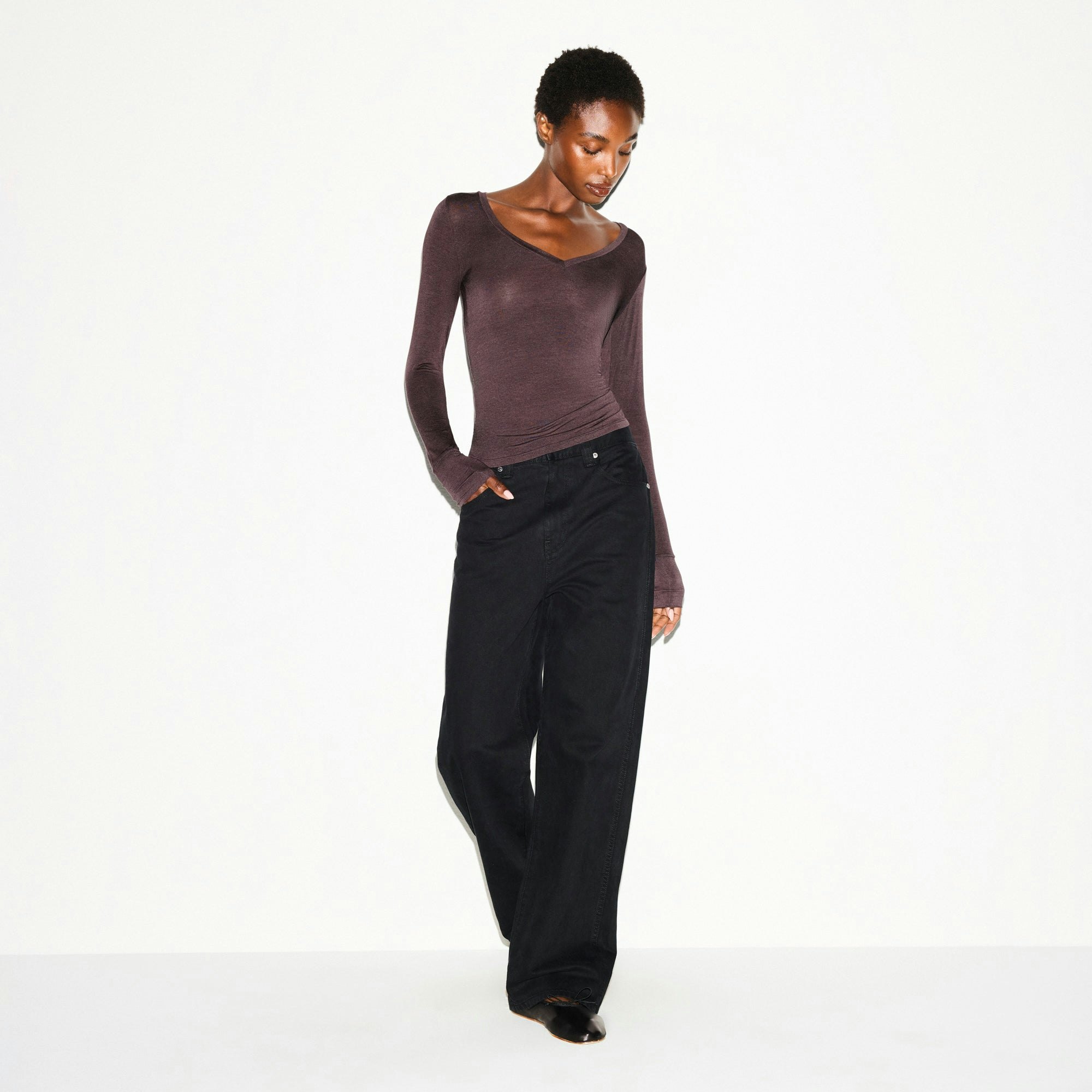 SHEER MODAL LONG SLEEVE V NECK | PHOENIX ON A MODEL FRONT VIEW @ | FOCUS: 0.0, 1.0, 0.9