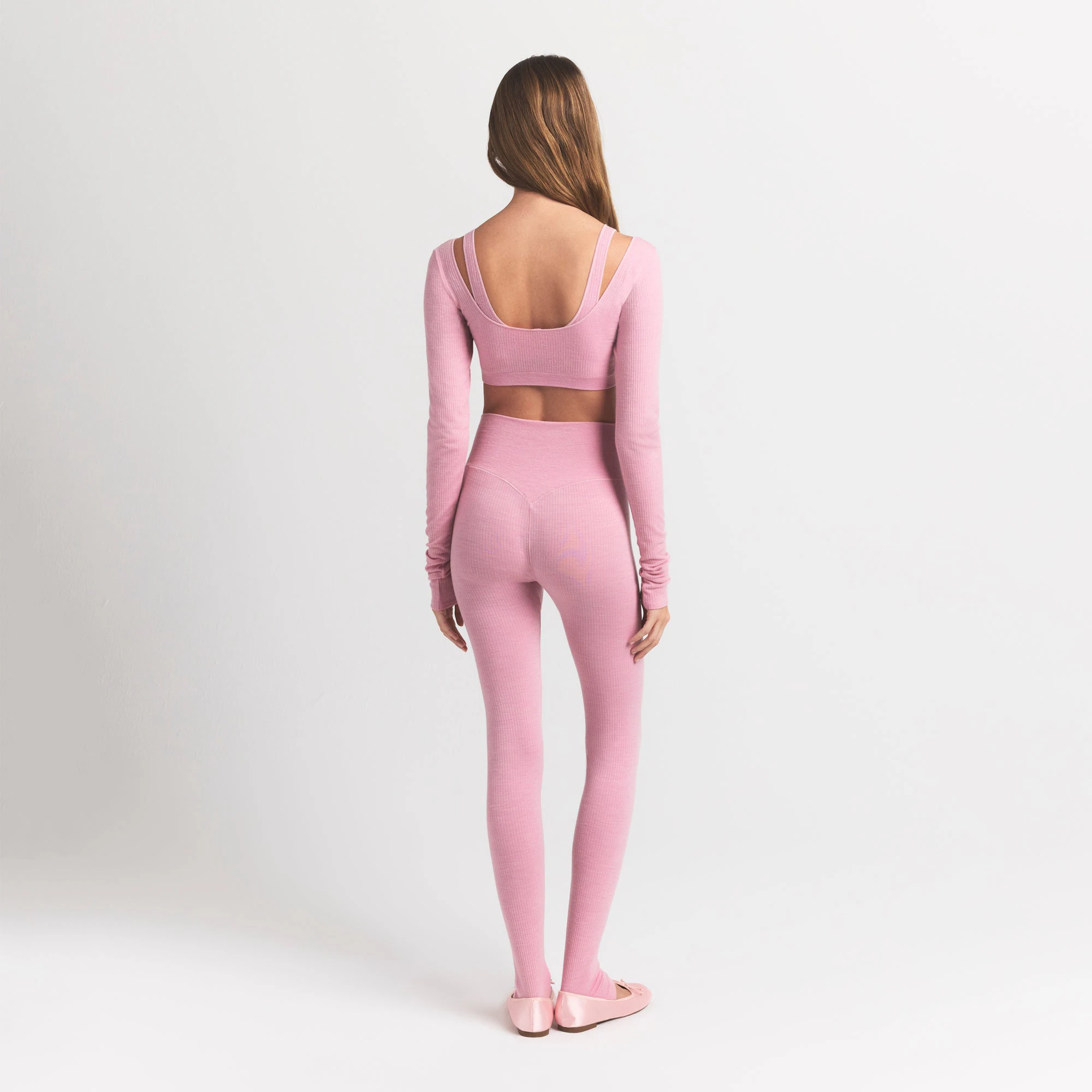 WOOL RIB LONG SLEEVE SUPER CROPPED TOP | HALITE ON A MODEL BACK VIEW S | FOCUS: 0.0, 1.0, 0.9