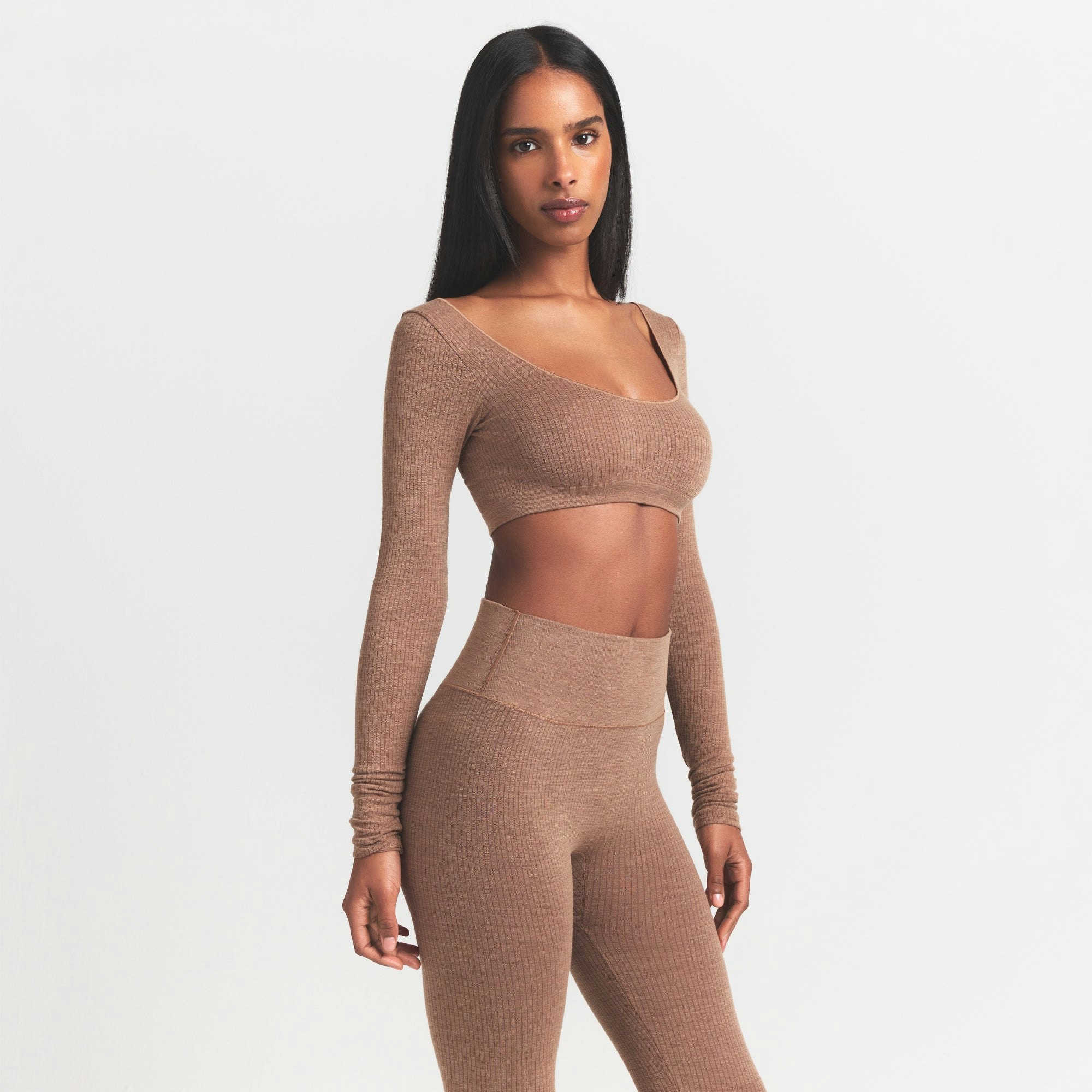WOOL RIB LONG SLEEVE SUPER CROPPED TOP | SIENNA ON A MODEL SIDE VIEW @ | FOCUS: 0.9, 0.1, 0.7